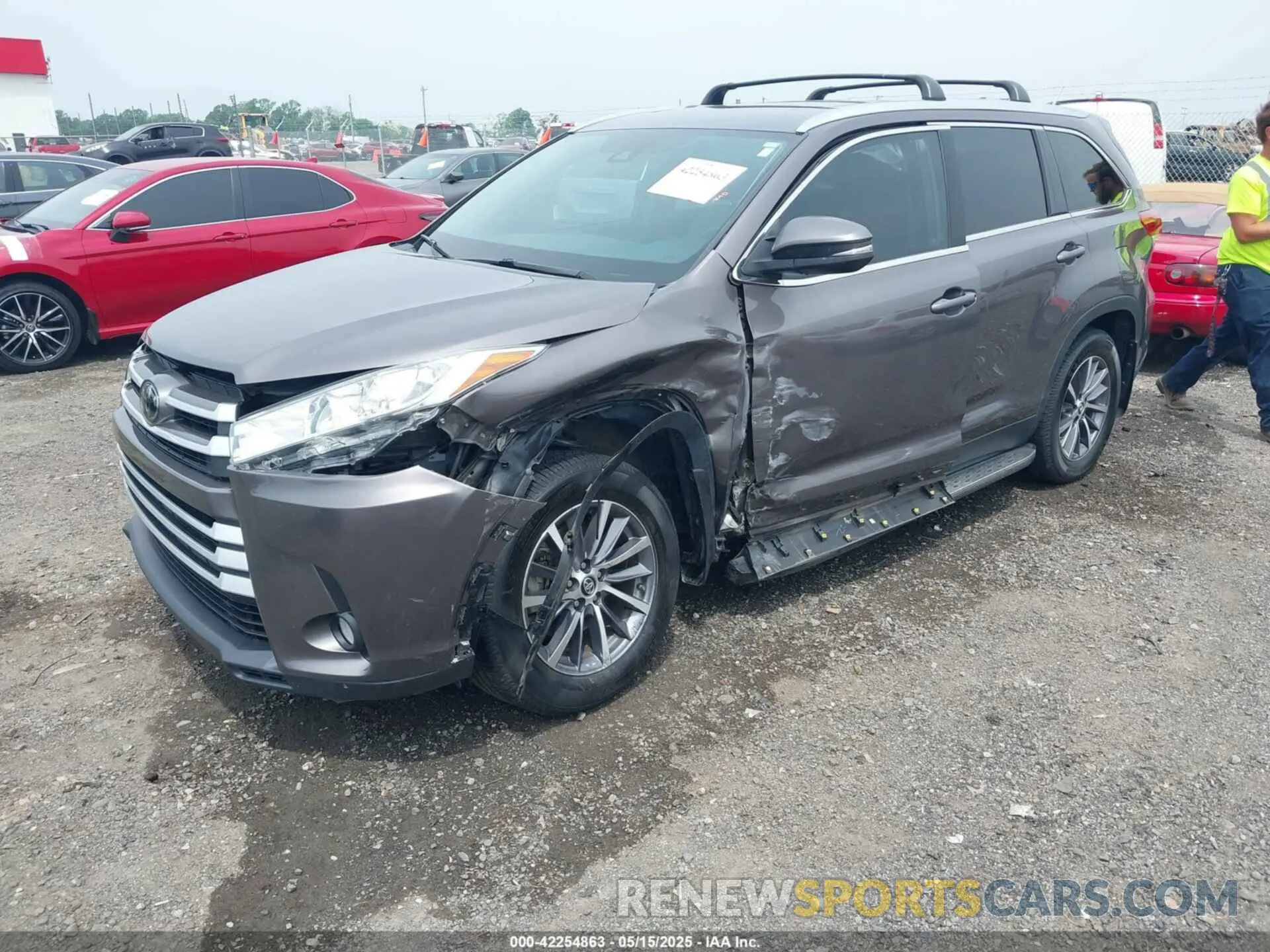 2 Photograph of a damaged car 5TDJZRFHXKS954007 TOYOTA HIGHLANDER 2019