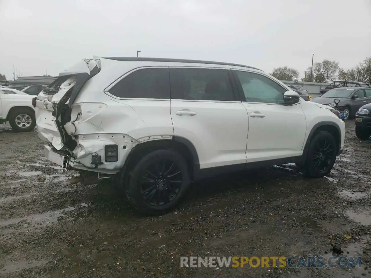 3 Photograph of a damaged car 5TDJZRFHXKS955884 TOYOTA HIGHLANDER 2019