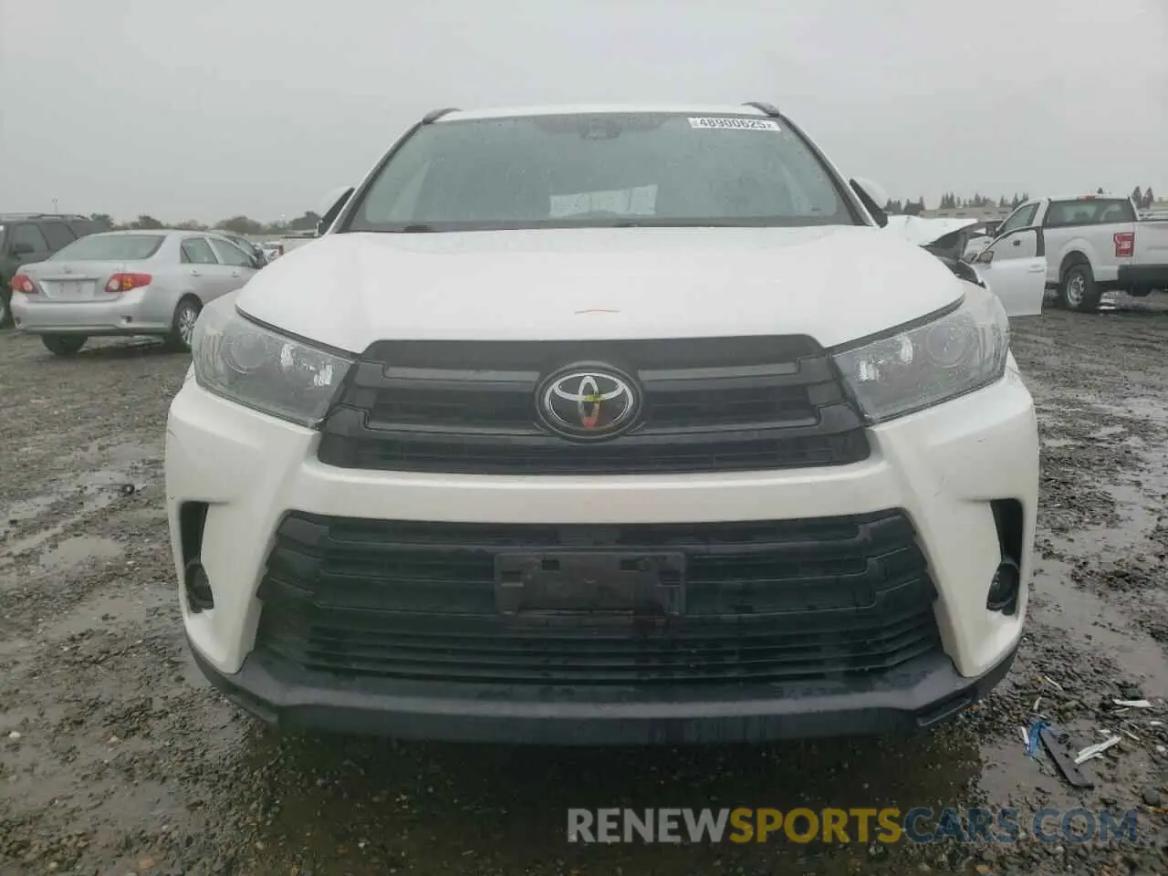 5 Photograph of a damaged car 5TDJZRFHXKS955884 TOYOTA HIGHLANDER 2019