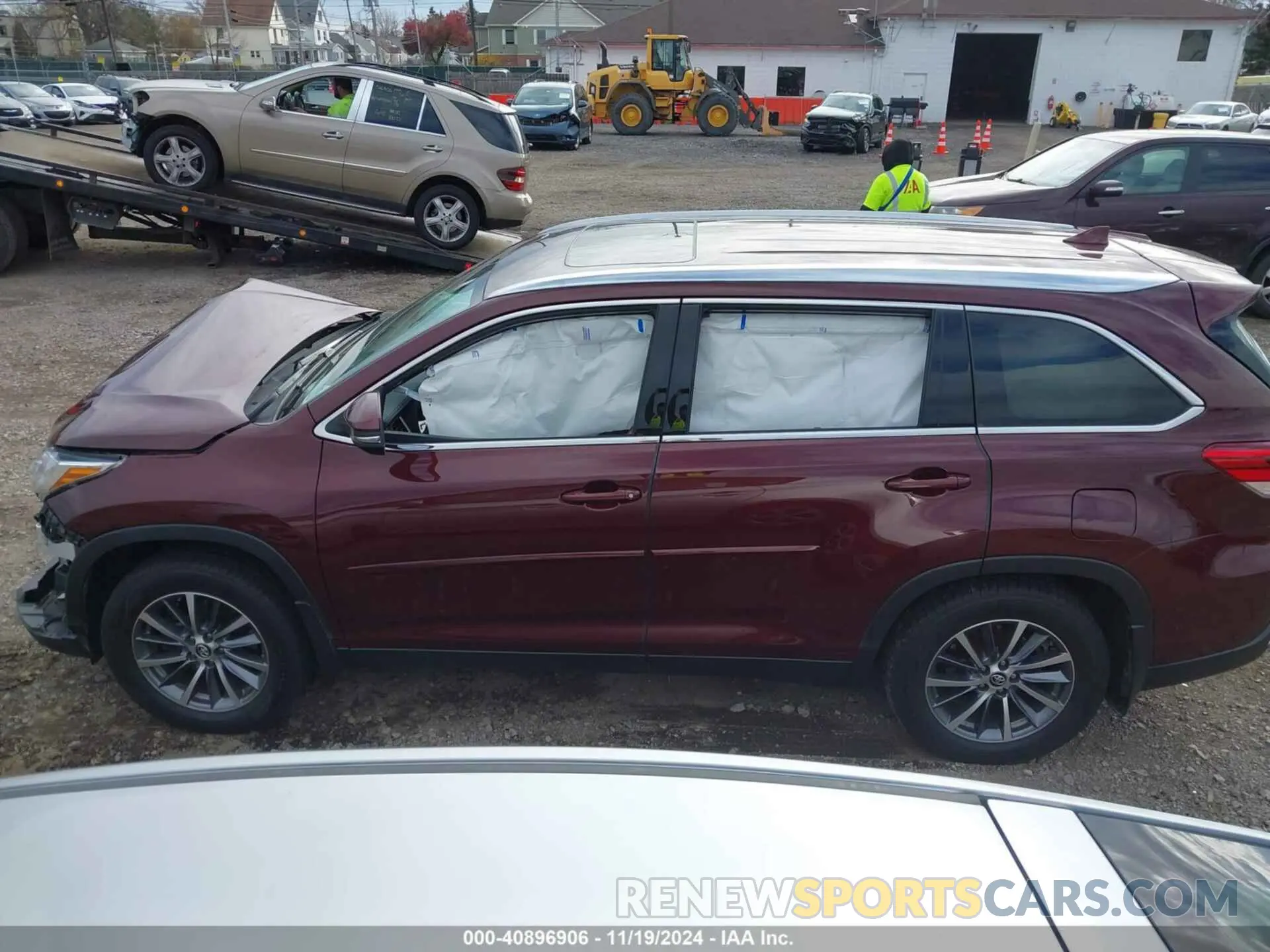 14 Photograph of a damaged car 5TDJZRFHXKS989985 TOYOTA HIGHLANDER 2019