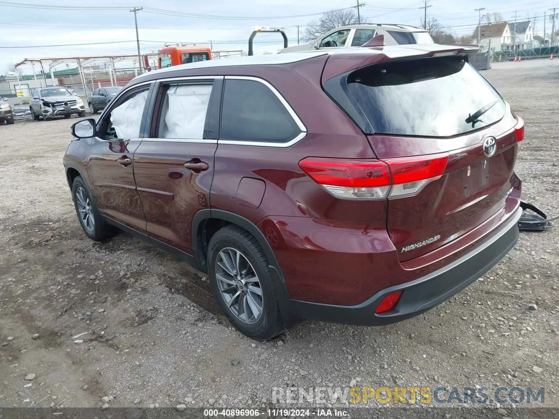 3 Photograph of a damaged car 5TDJZRFHXKS989985 TOYOTA HIGHLANDER 2019