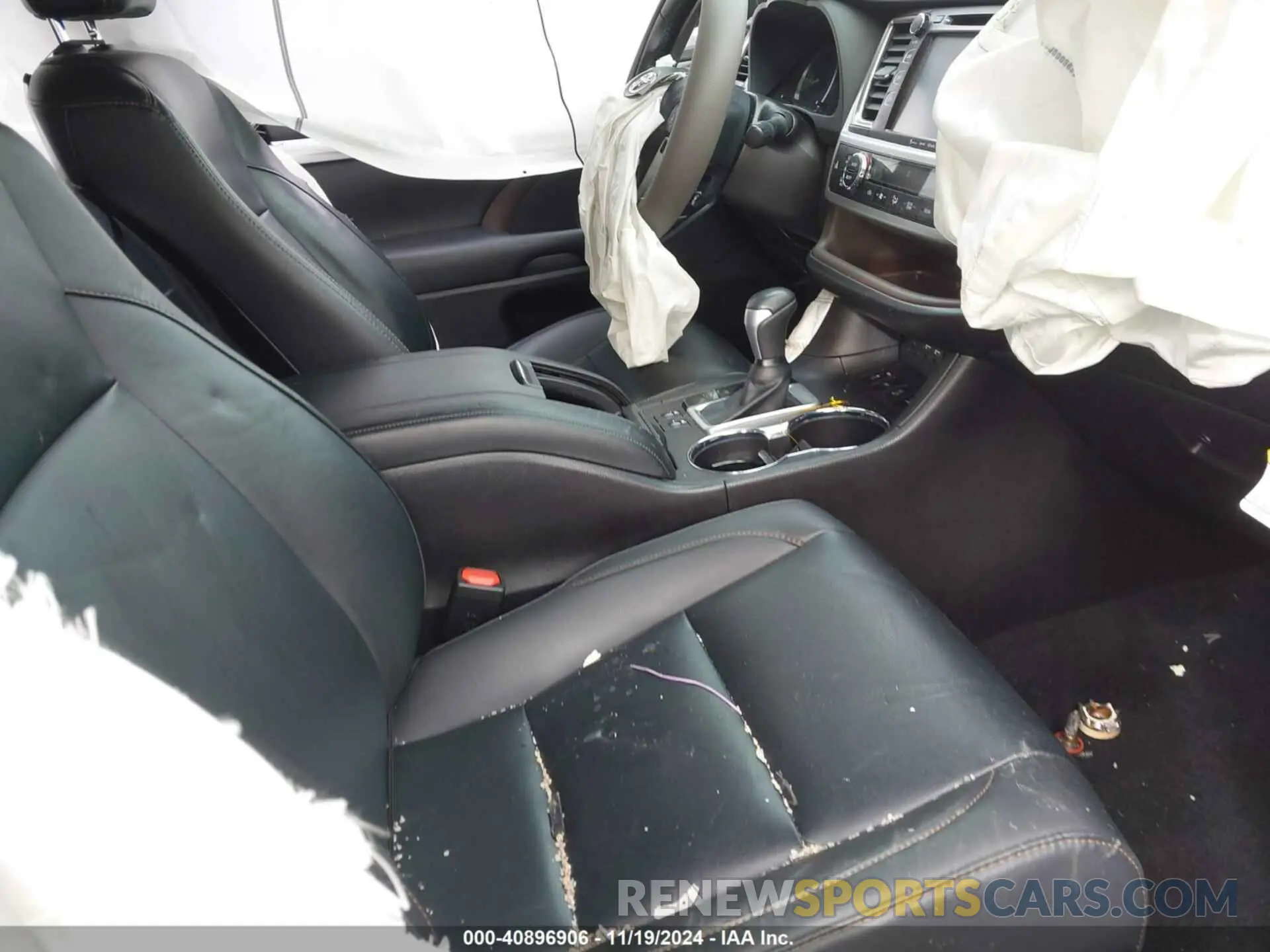 5 Photograph of a damaged car 5TDJZRFHXKS989985 TOYOTA HIGHLANDER 2019