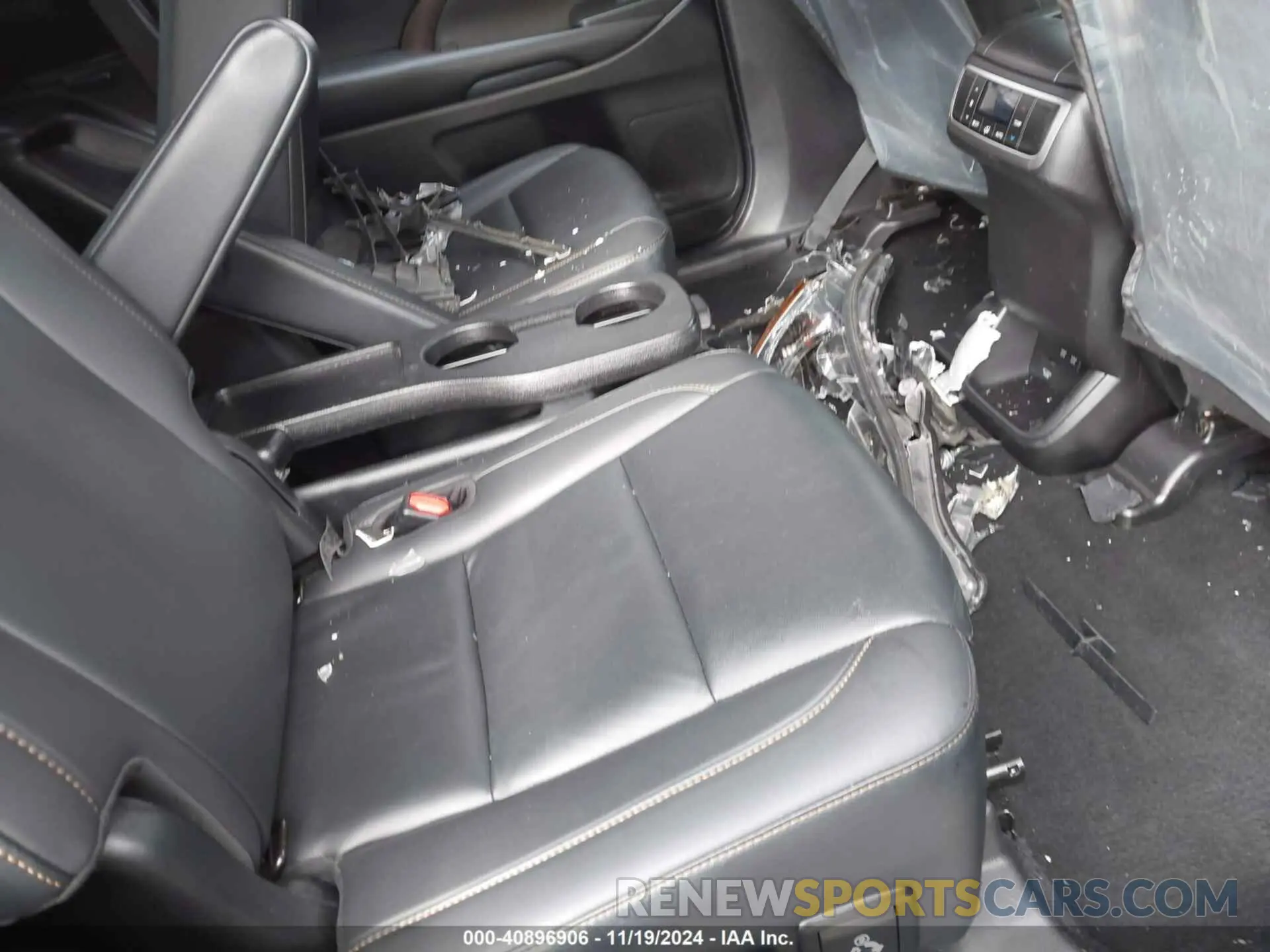 8 Photograph of a damaged car 5TDJZRFHXKS989985 TOYOTA HIGHLANDER 2019