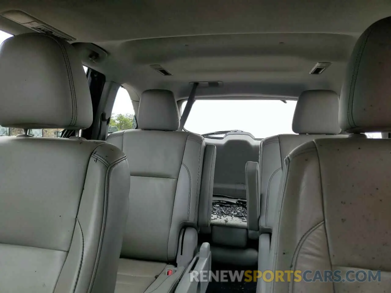 10 Photograph of a damaged car 5TDKZRFH0KS357453 TOYOTA HIGHLANDER 2019