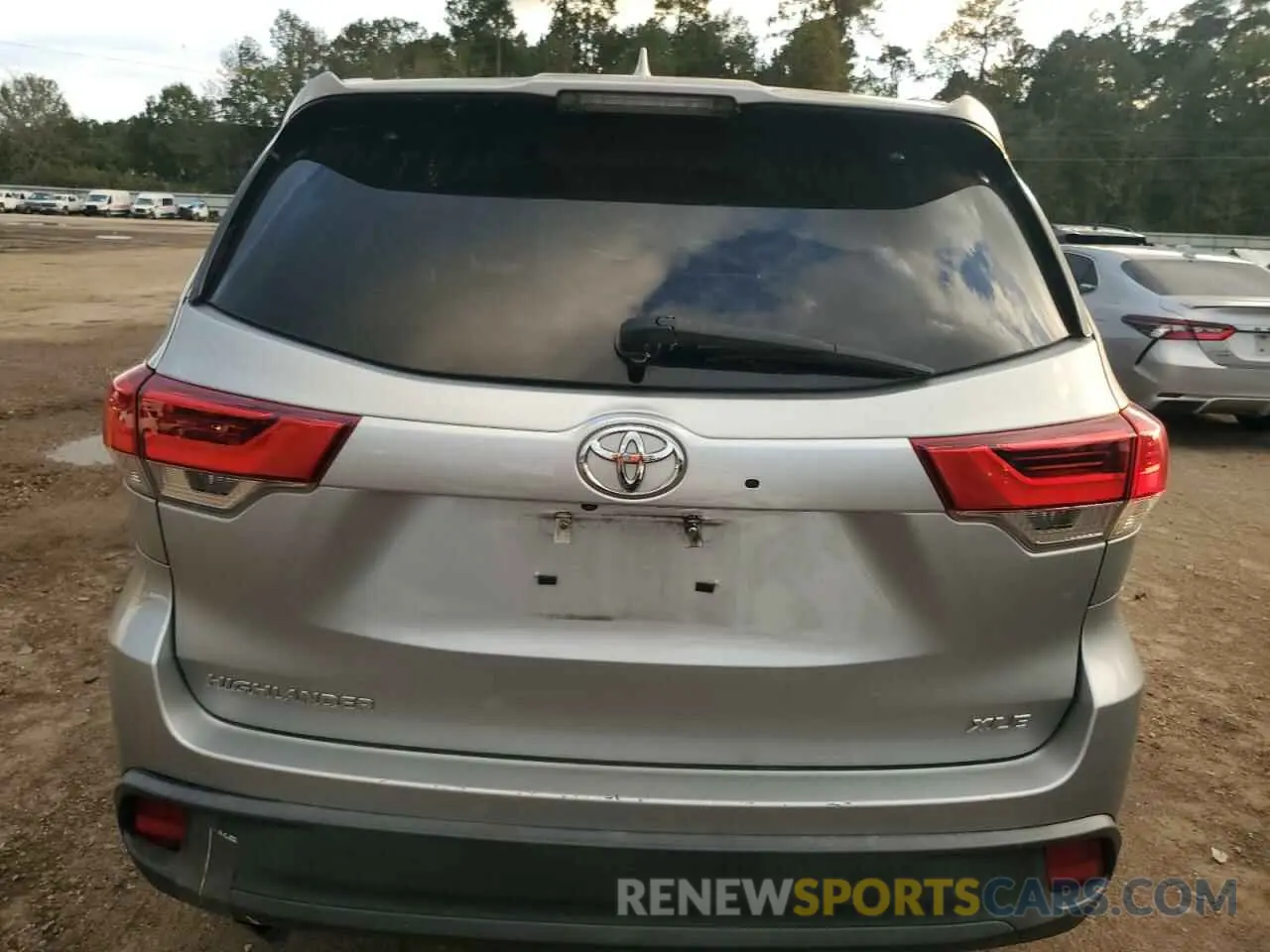 6 Photograph of a damaged car 5TDKZRFH0KS553912 TOYOTA HIGHLANDER 2019