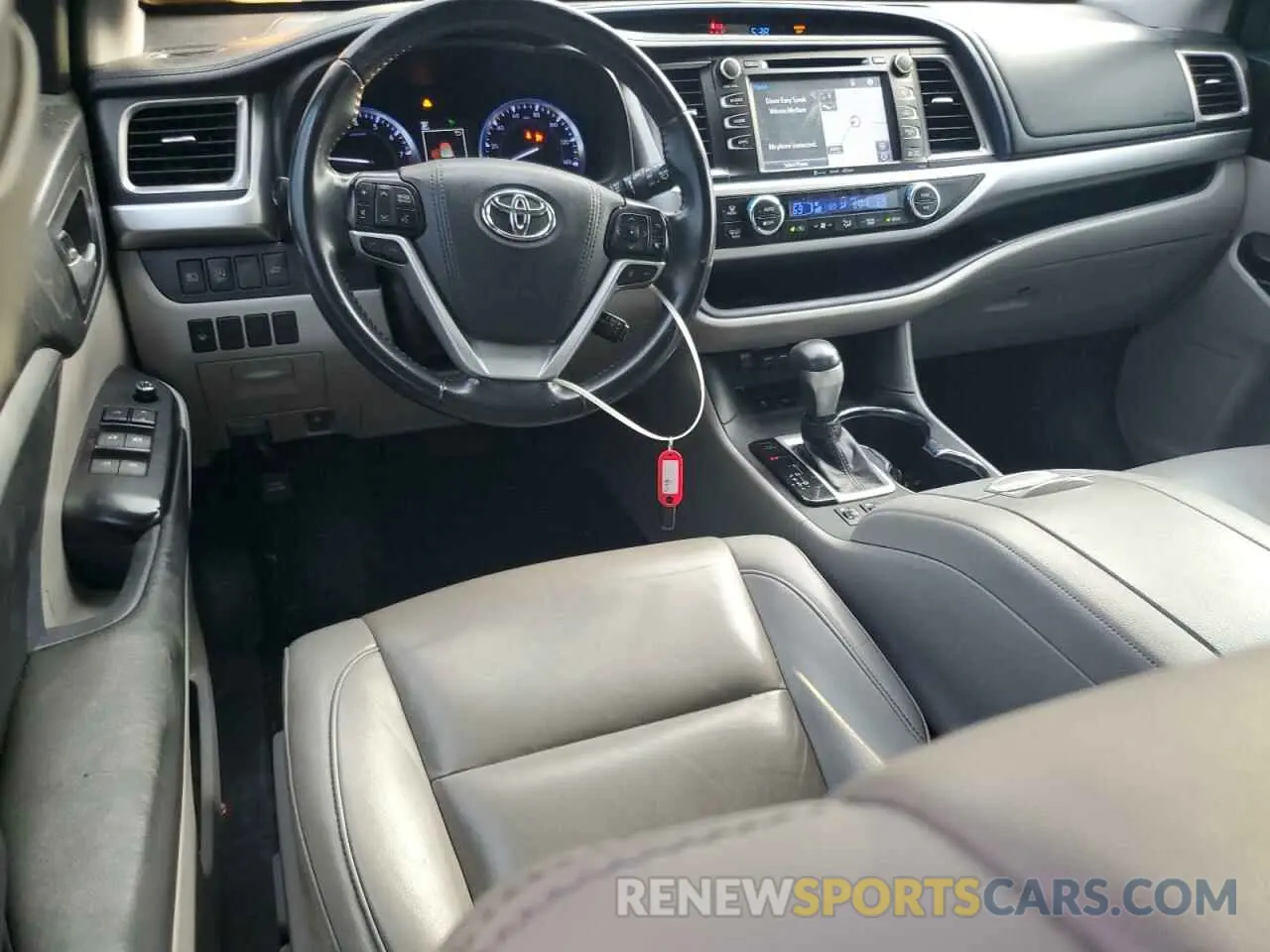8 Photograph of a damaged car 5TDKZRFH0KS553912 TOYOTA HIGHLANDER 2019