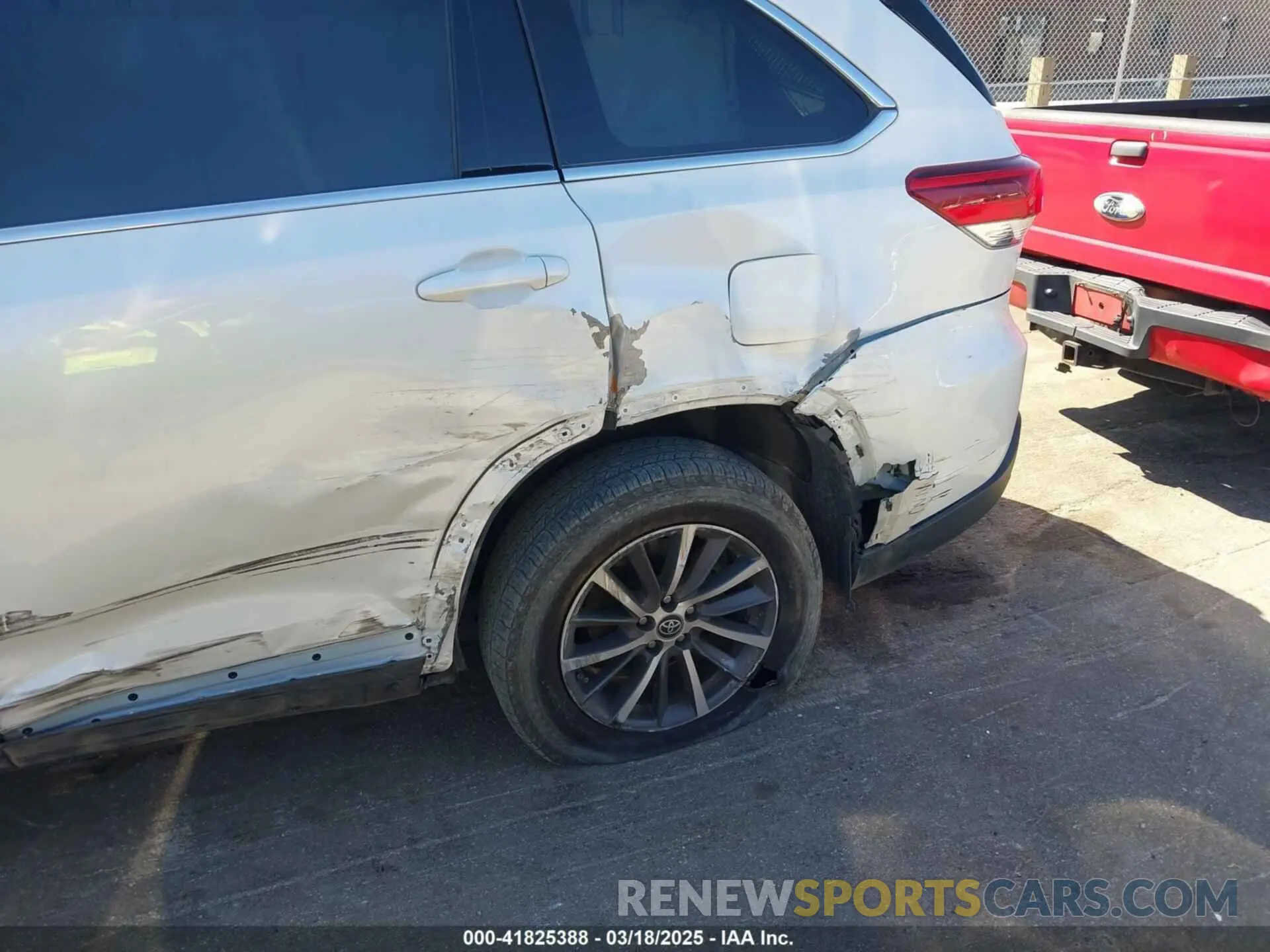 6 Photograph of a damaged car 5TDKZRFH0KS567597 TOYOTA HIGHLANDER 2019