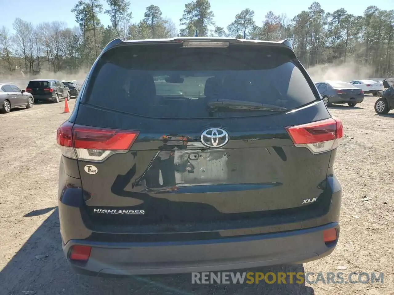 6 Photograph of a damaged car 5TDKZRFH0KS570242 TOYOTA HIGHLANDER 2019