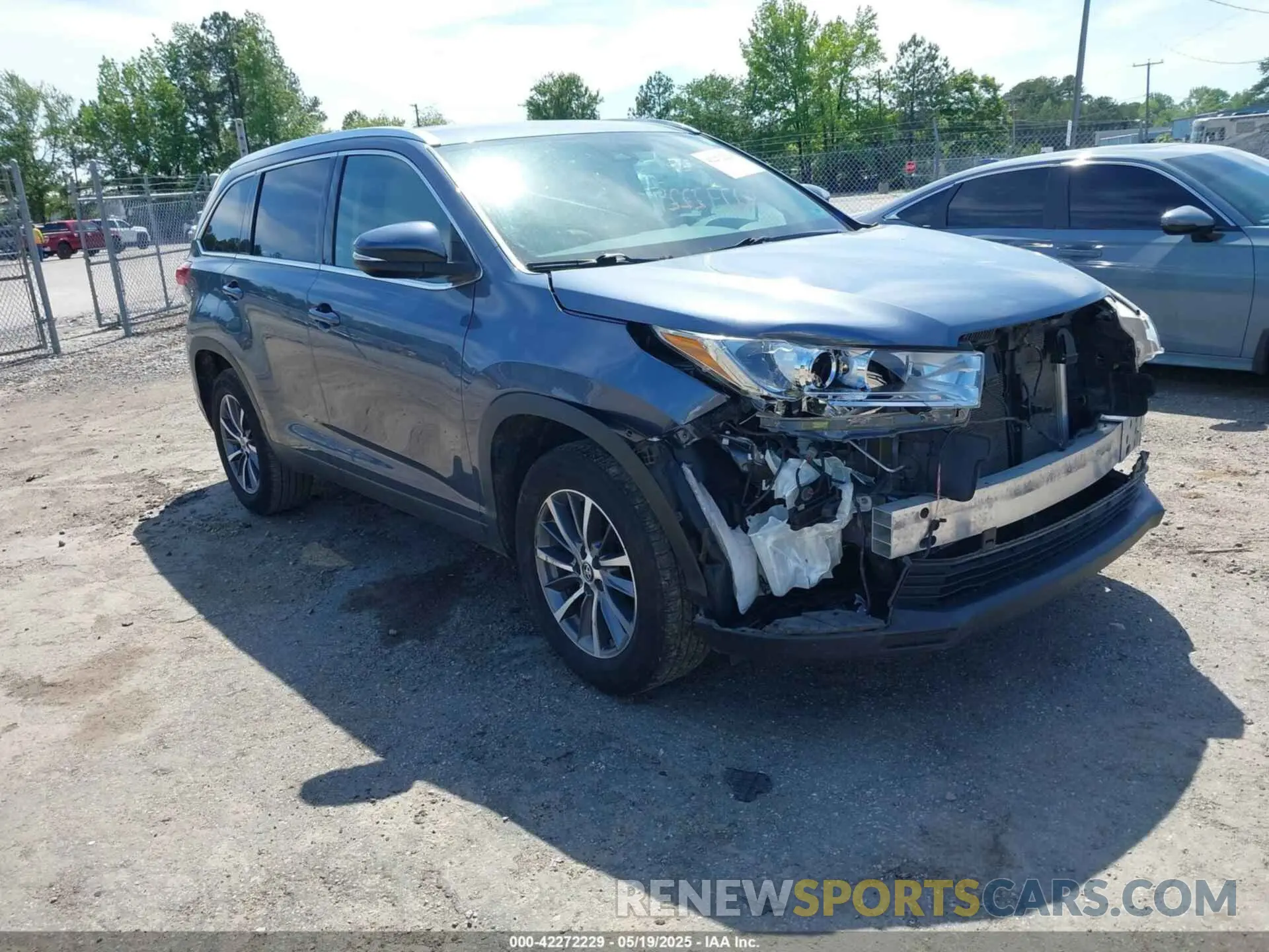 1 Photograph of a damaged car 5TDKZRFH1KS290412 TOYOTA HIGHLANDER 2019