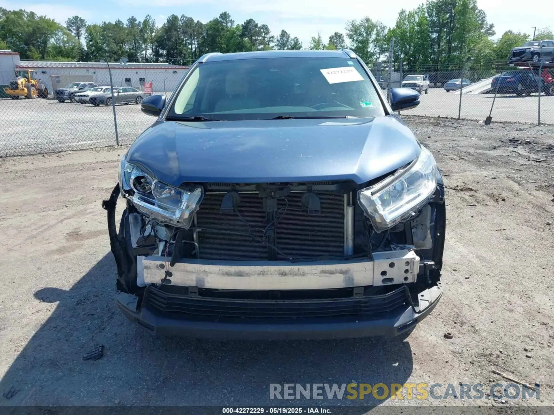 13 Photograph of a damaged car 5TDKZRFH1KS290412 TOYOTA HIGHLANDER 2019