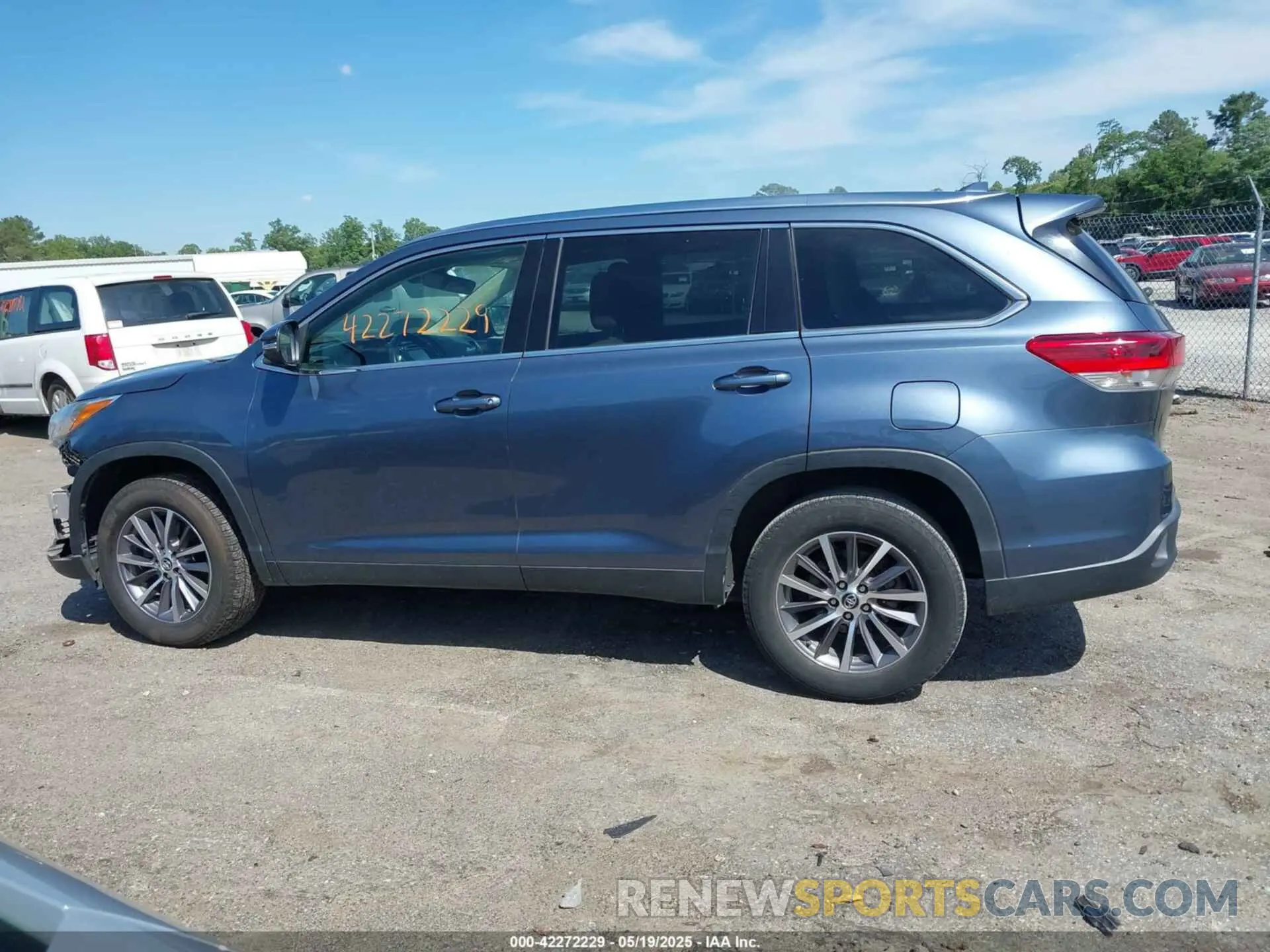 15 Photograph of a damaged car 5TDKZRFH1KS290412 TOYOTA HIGHLANDER 2019