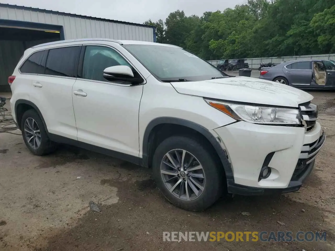4 Photograph of a damaged car 5TDKZRFH1KS346008 TOYOTA HIGHLANDER 2019