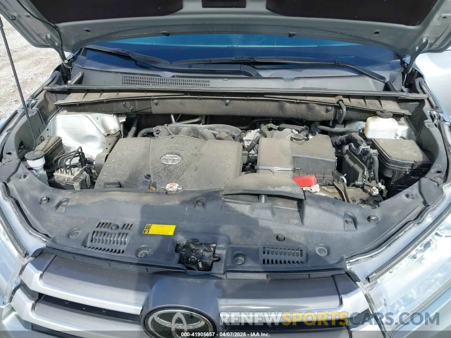 10 Photograph of a damaged car 5TDKZRFH1KS556785 TOYOTA HIGHLANDER 2019