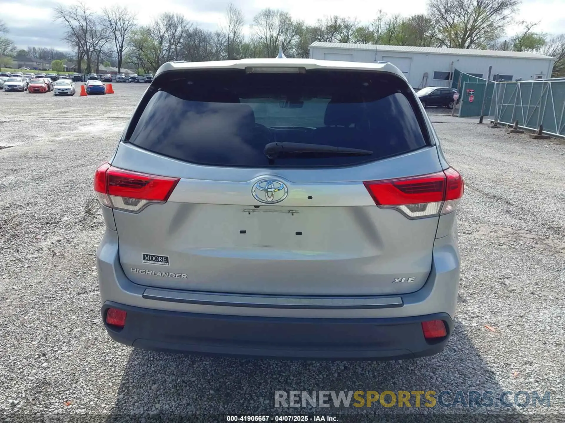 16 Photograph of a damaged car 5TDKZRFH1KS556785 TOYOTA HIGHLANDER 2019