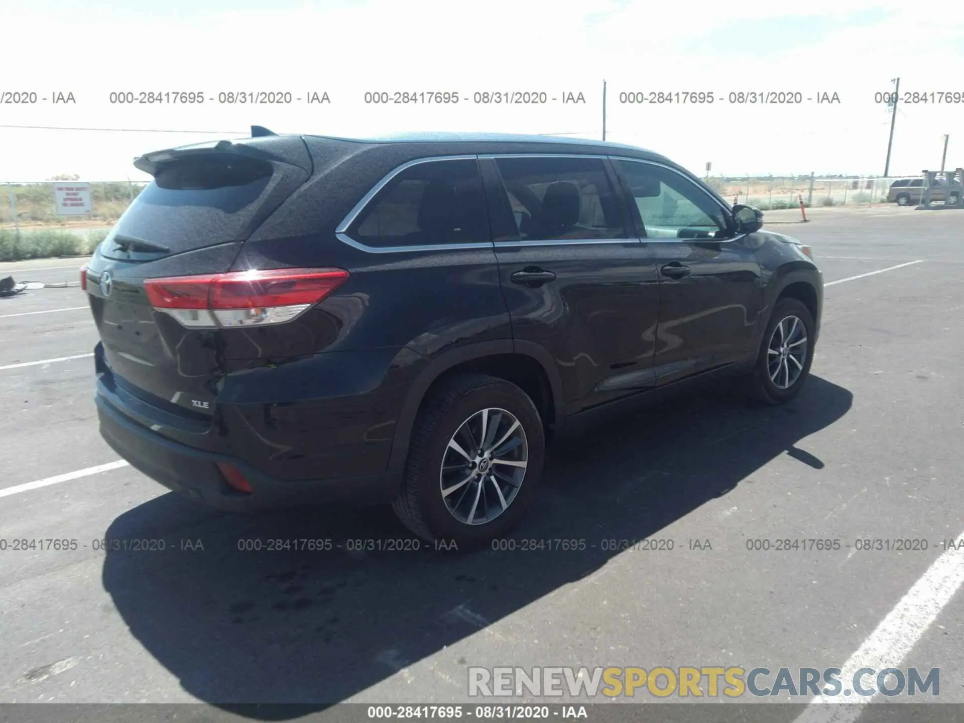 4 Photograph of a damaged car 5TDKZRFH1KS558648 TOYOTA HIGHLANDER 2019