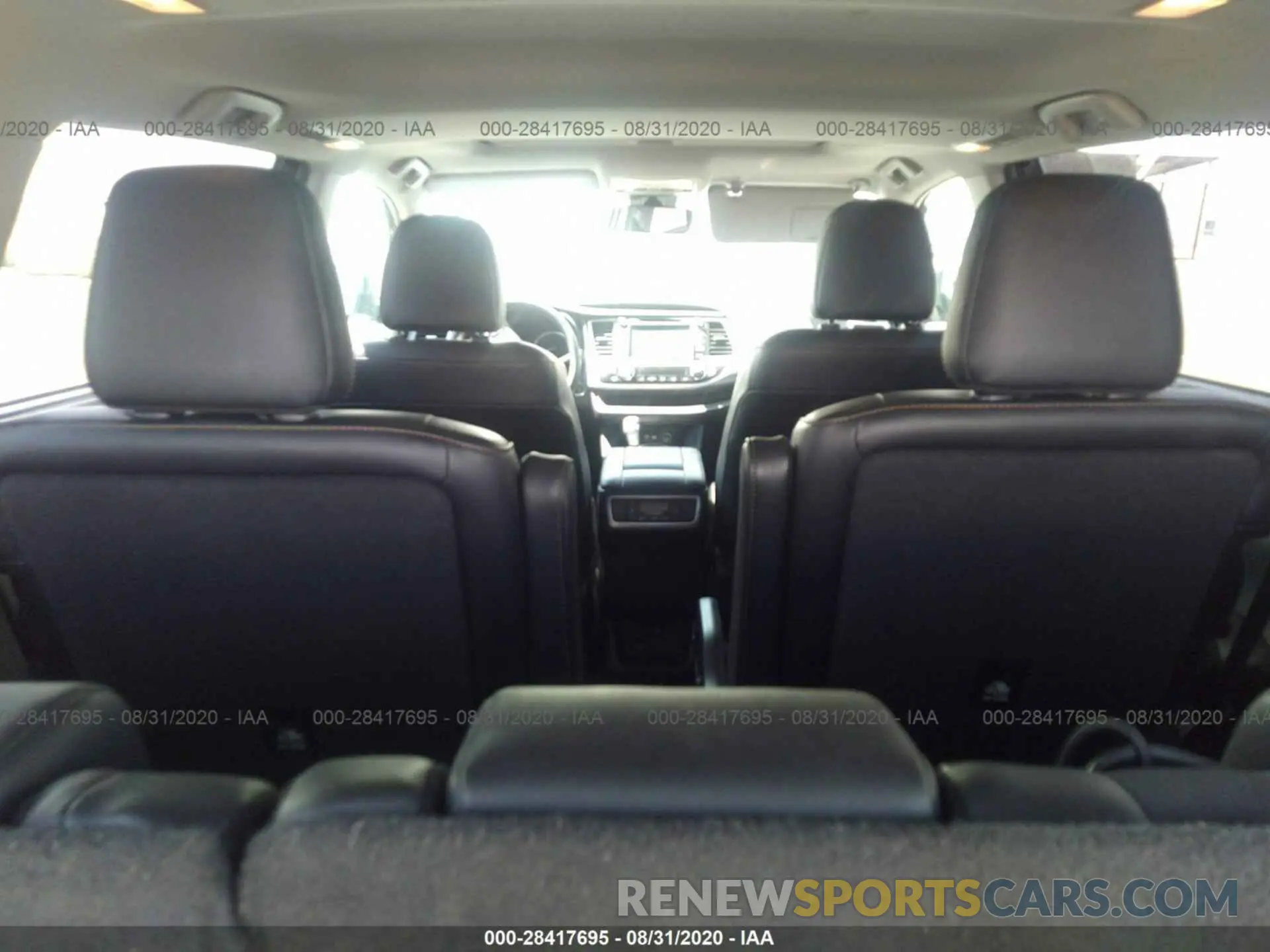 8 Photograph of a damaged car 5TDKZRFH1KS558648 TOYOTA HIGHLANDER 2019
