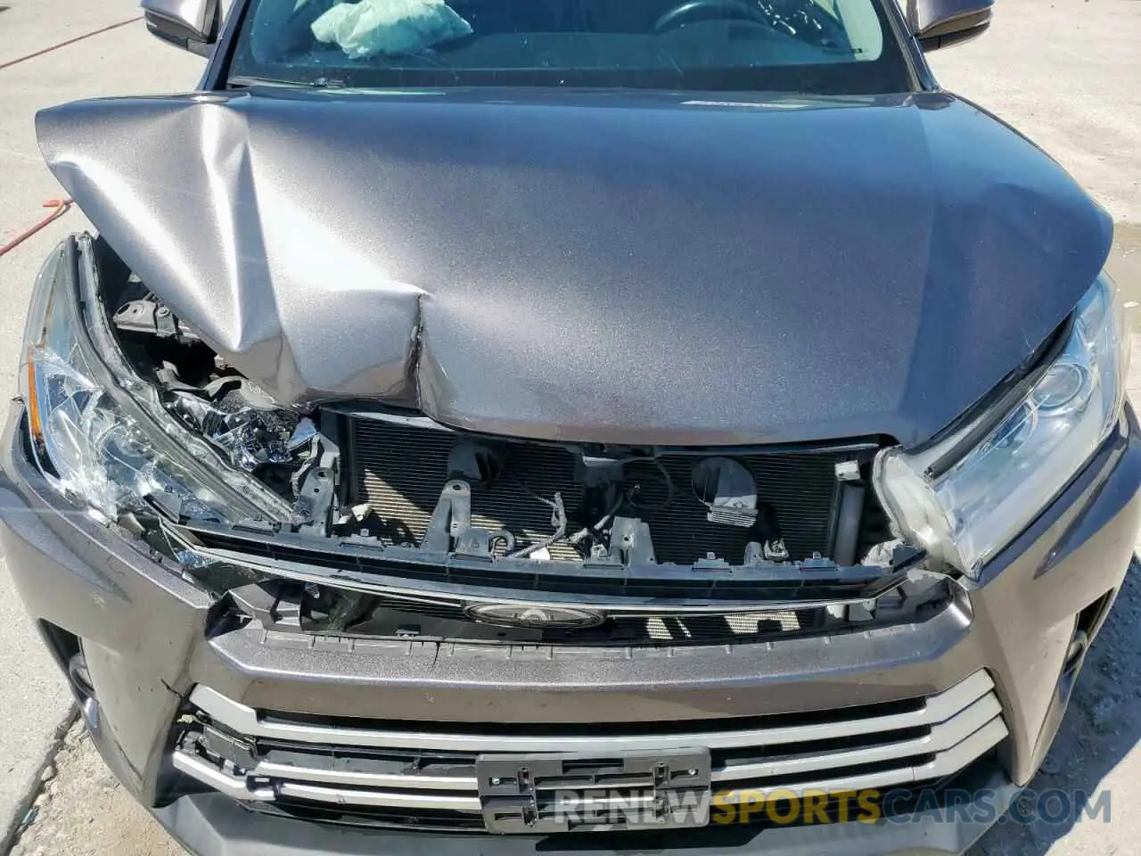 12 Photograph of a damaged car 5TDKZRFH1KS564580 TOYOTA HIGHLANDER 2019