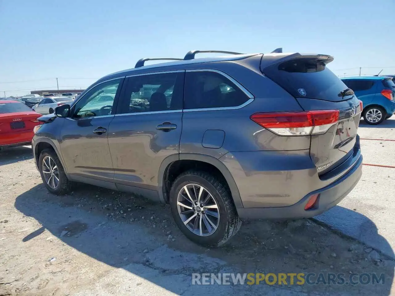 2 Photograph of a damaged car 5TDKZRFH1KS564580 TOYOTA HIGHLANDER 2019