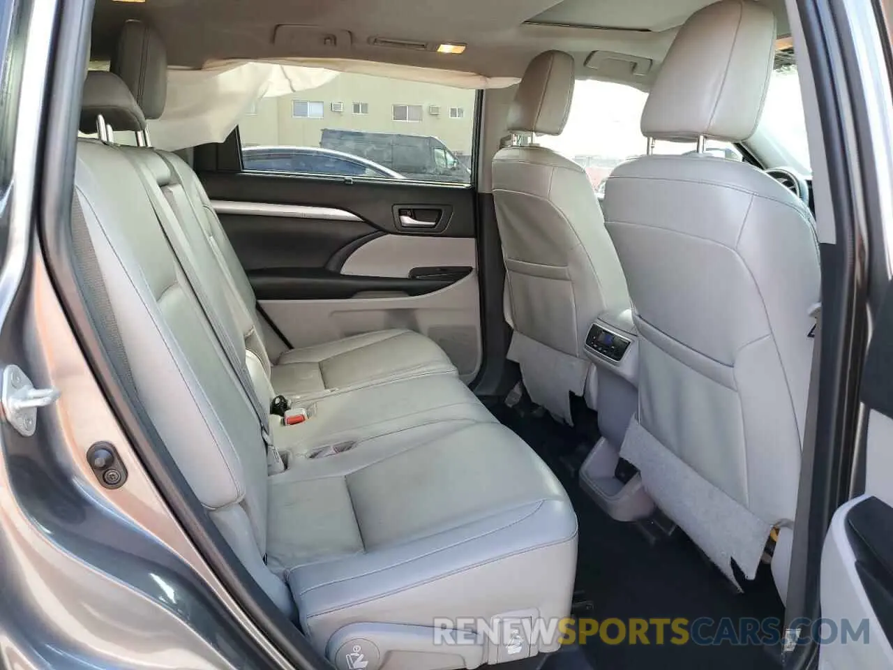 11 Photograph of a damaged car 5TDKZRFH1KS564899 TOYOTA HIGHLANDER 2019