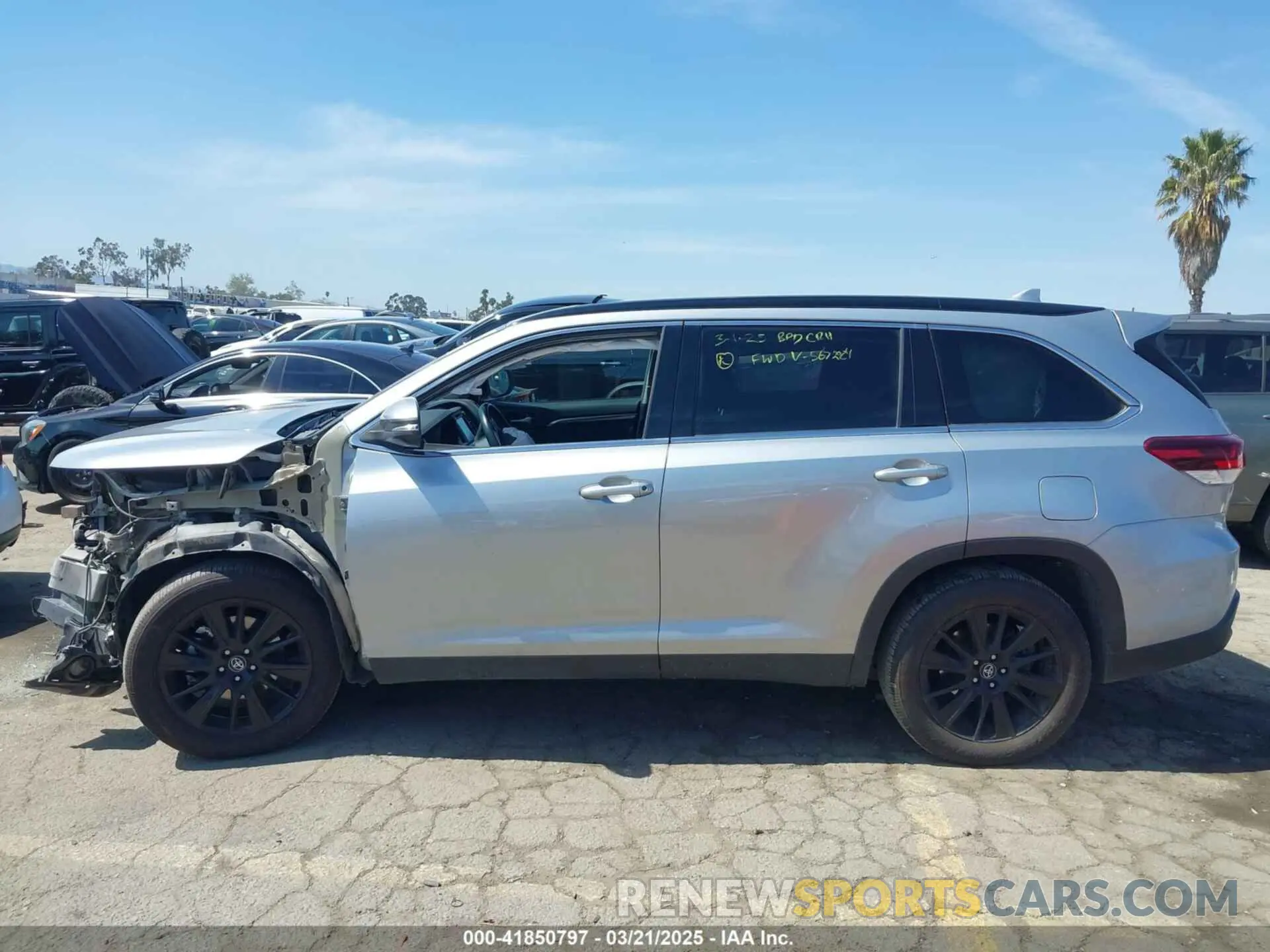15 Photograph of a damaged car 5TDKZRFH1KS567284 TOYOTA HIGHLANDER 2019