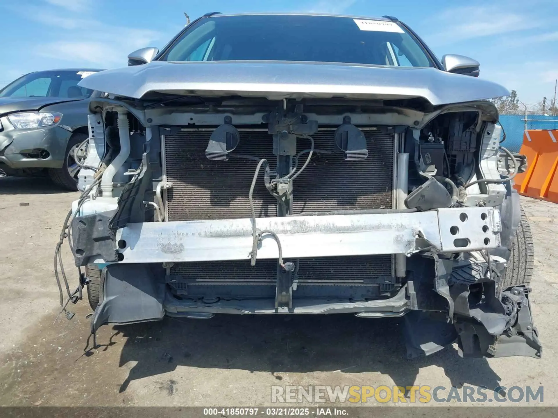 6 Photograph of a damaged car 5TDKZRFH1KS567284 TOYOTA HIGHLANDER 2019