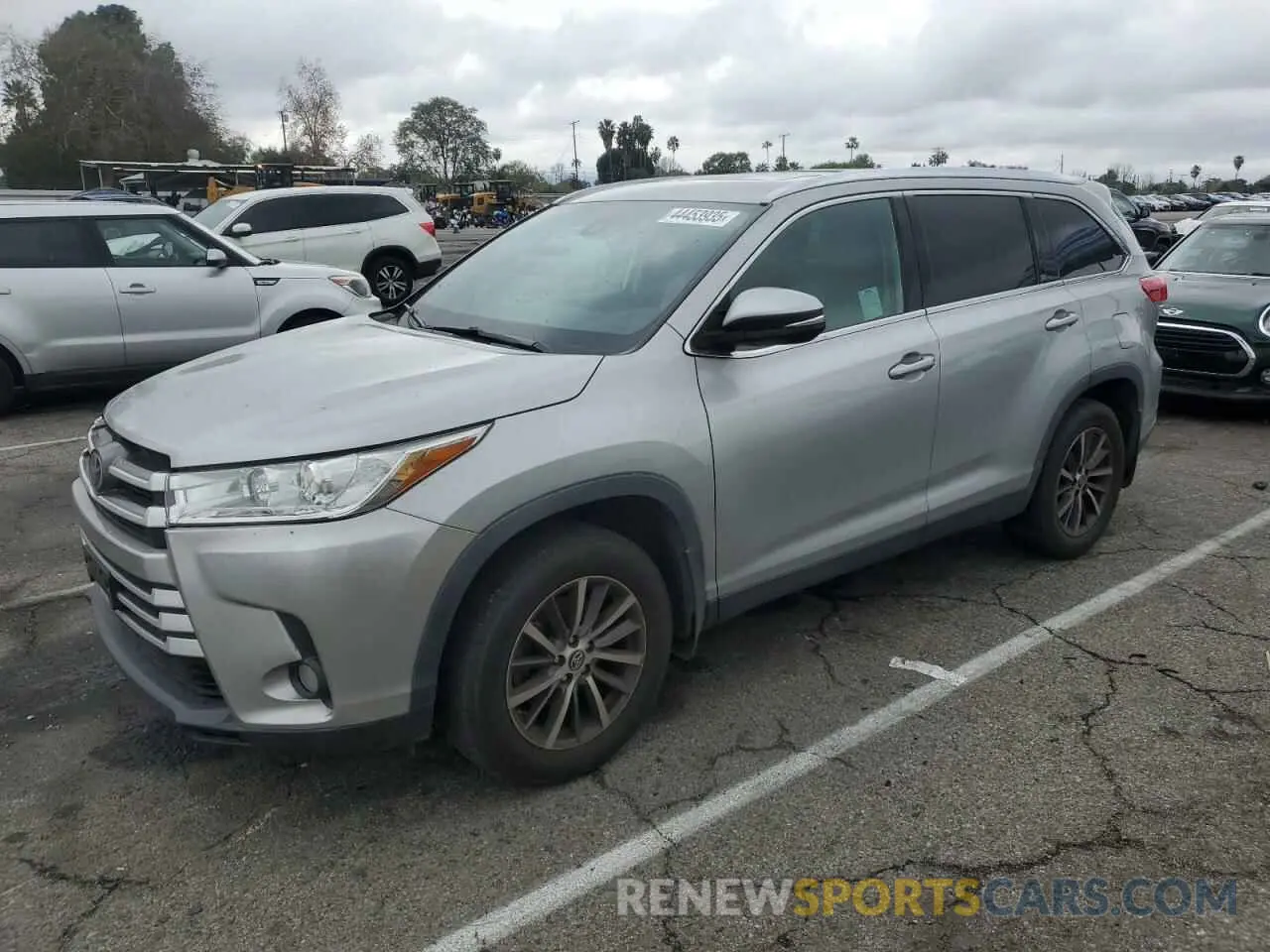 1 Фотография поврежденного автомобиля 5TDKZRFH1KS572291 TOYOTA HIGHLANDER 2019