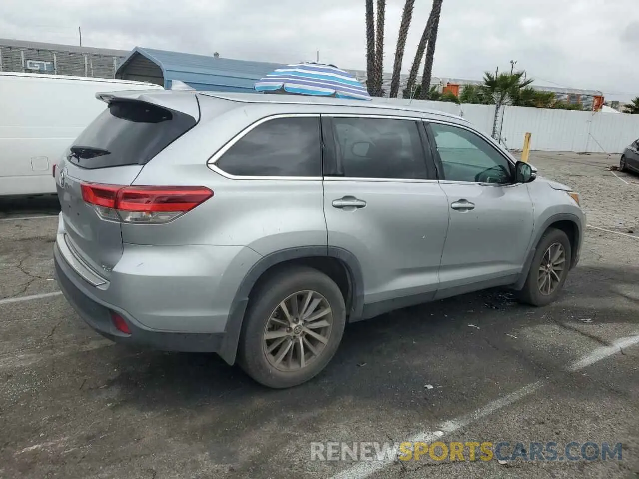 3 Фотография поврежденного автомобиля 5TDKZRFH1KS572291 TOYOTA HIGHLANDER 2019