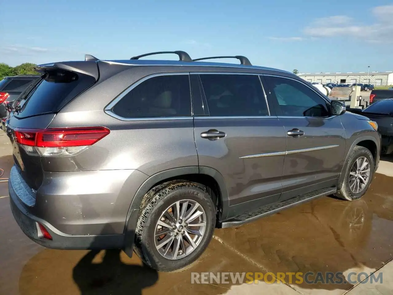 3 Фотография поврежденного автомобиля 5TDKZRFH2KS300932 TOYOTA HIGHLANDER 2019