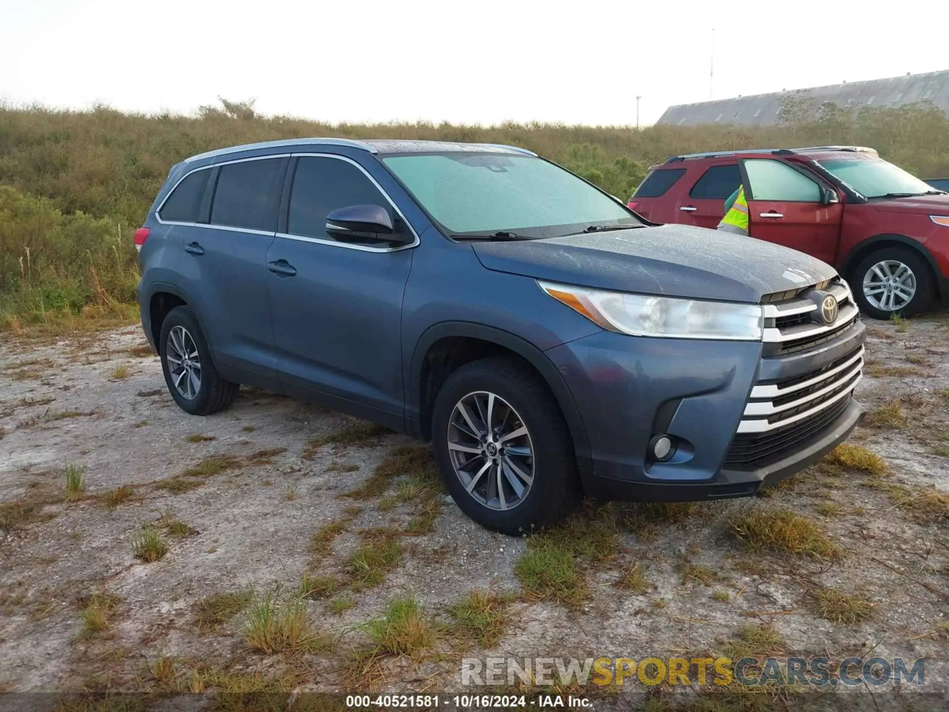1 Photograph of a damaged car 5TDKZRFH2KS310294 TOYOTA HIGHLANDER 2019