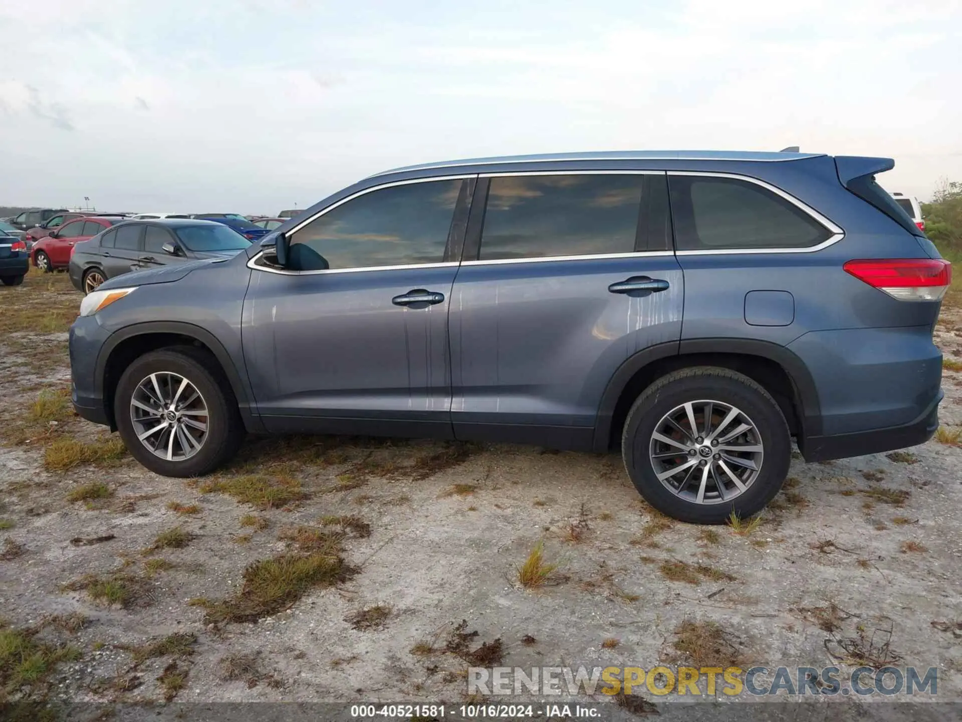 14 Photograph of a damaged car 5TDKZRFH2KS310294 TOYOTA HIGHLANDER 2019