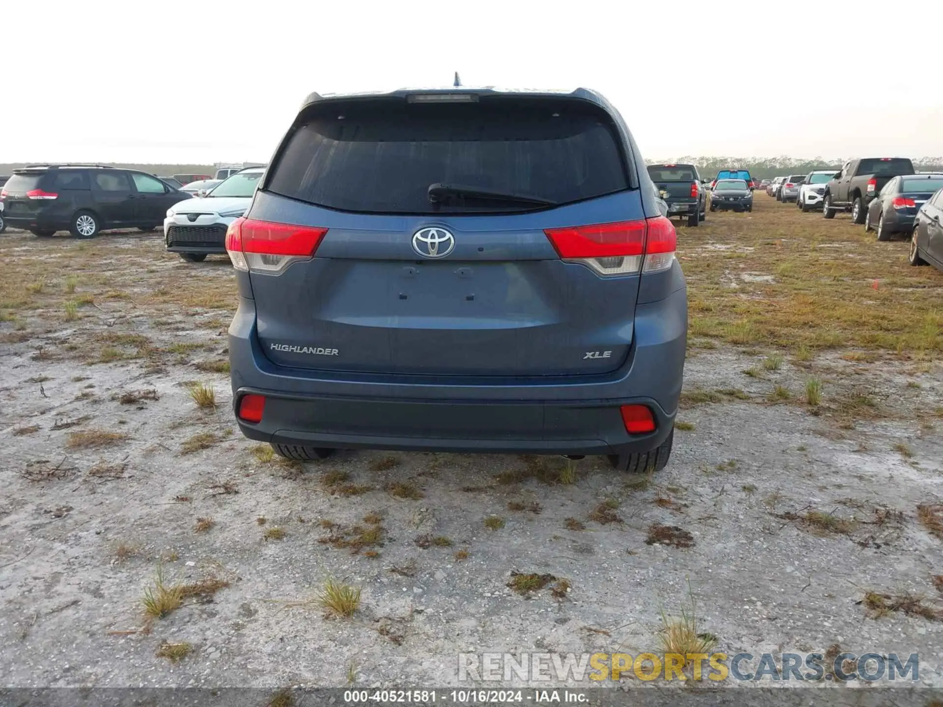 16 Photograph of a damaged car 5TDKZRFH2KS310294 TOYOTA HIGHLANDER 2019