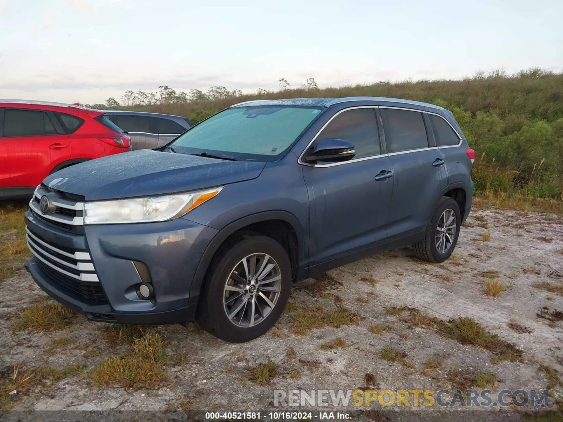 2 Photograph of a damaged car 5TDKZRFH2KS310294 TOYOTA HIGHLANDER 2019
