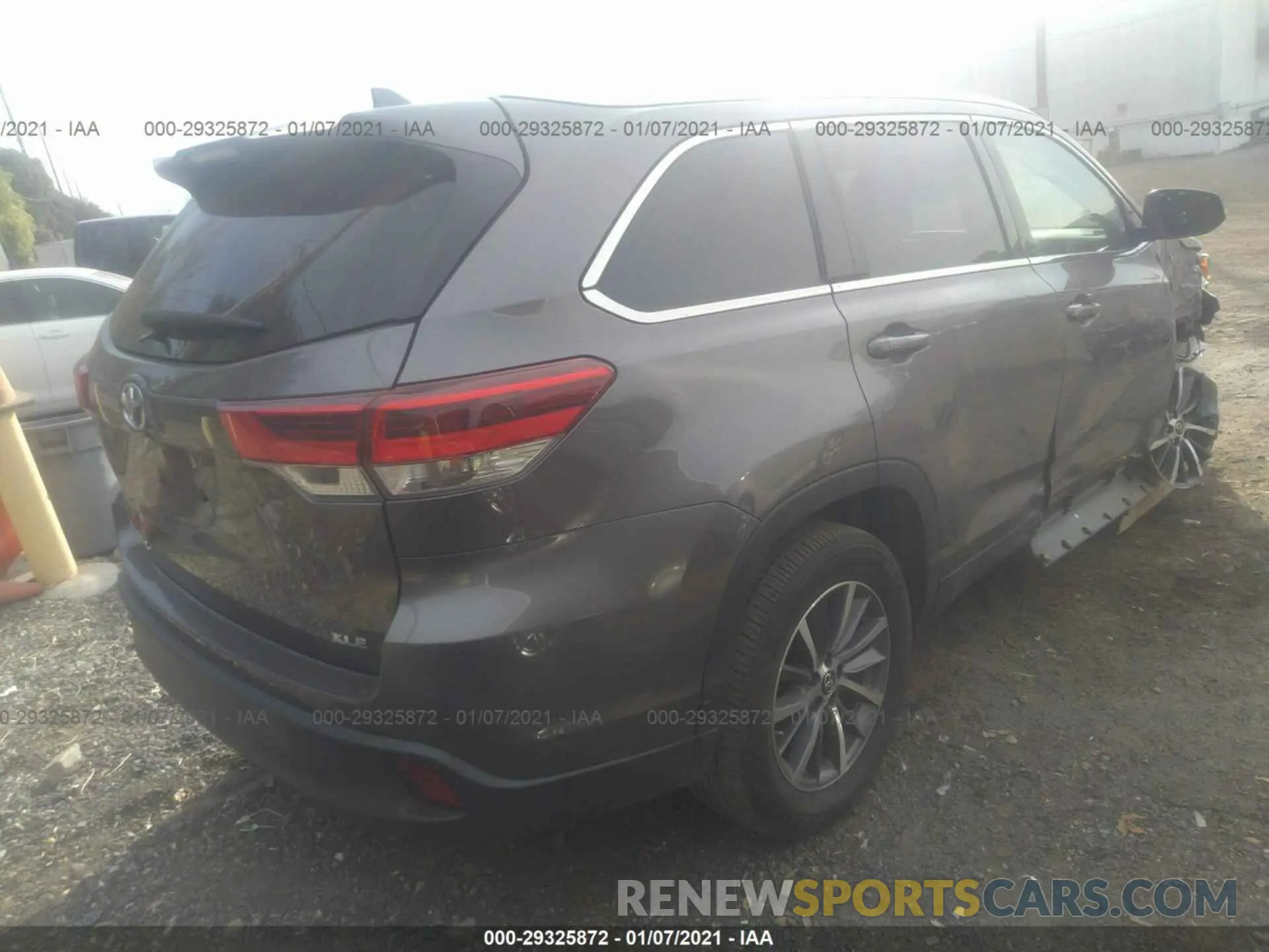 4 Photograph of a damaged car 5TDKZRFH2KS313017 TOYOTA HIGHLANDER 2019