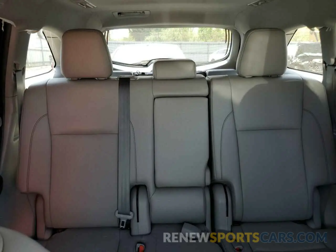10 Photograph of a damaged car 5TDKZRFH2KS349094 TOYOTA HIGHLANDER 2019