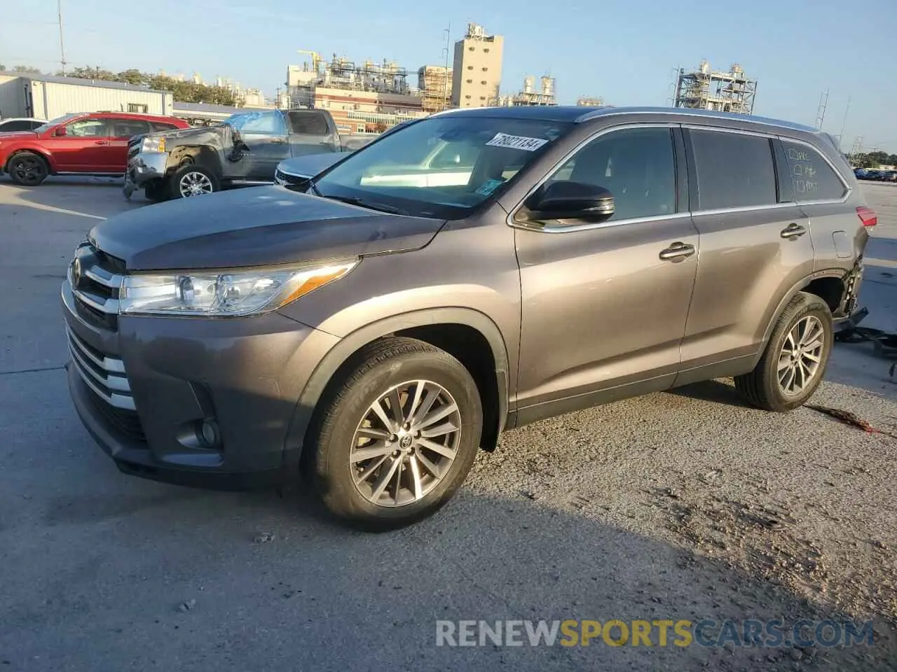 1 Фотография поврежденного автомобиля 5TDKZRFH2KS368003 TOYOTA HIGHLANDER 2019