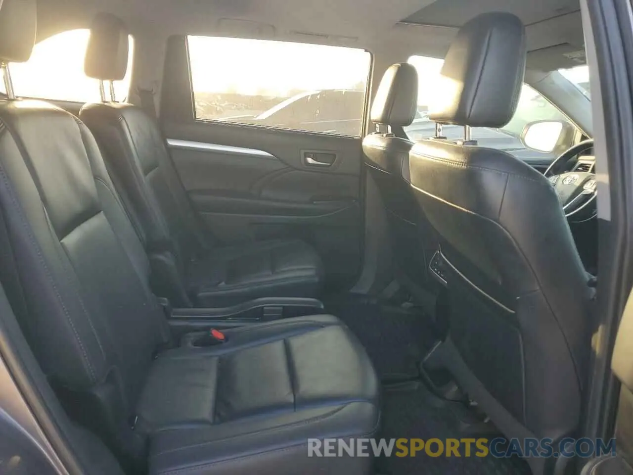 11 Фотография поврежденного автомобиля 5TDKZRFH2KS368003 TOYOTA HIGHLANDER 2019