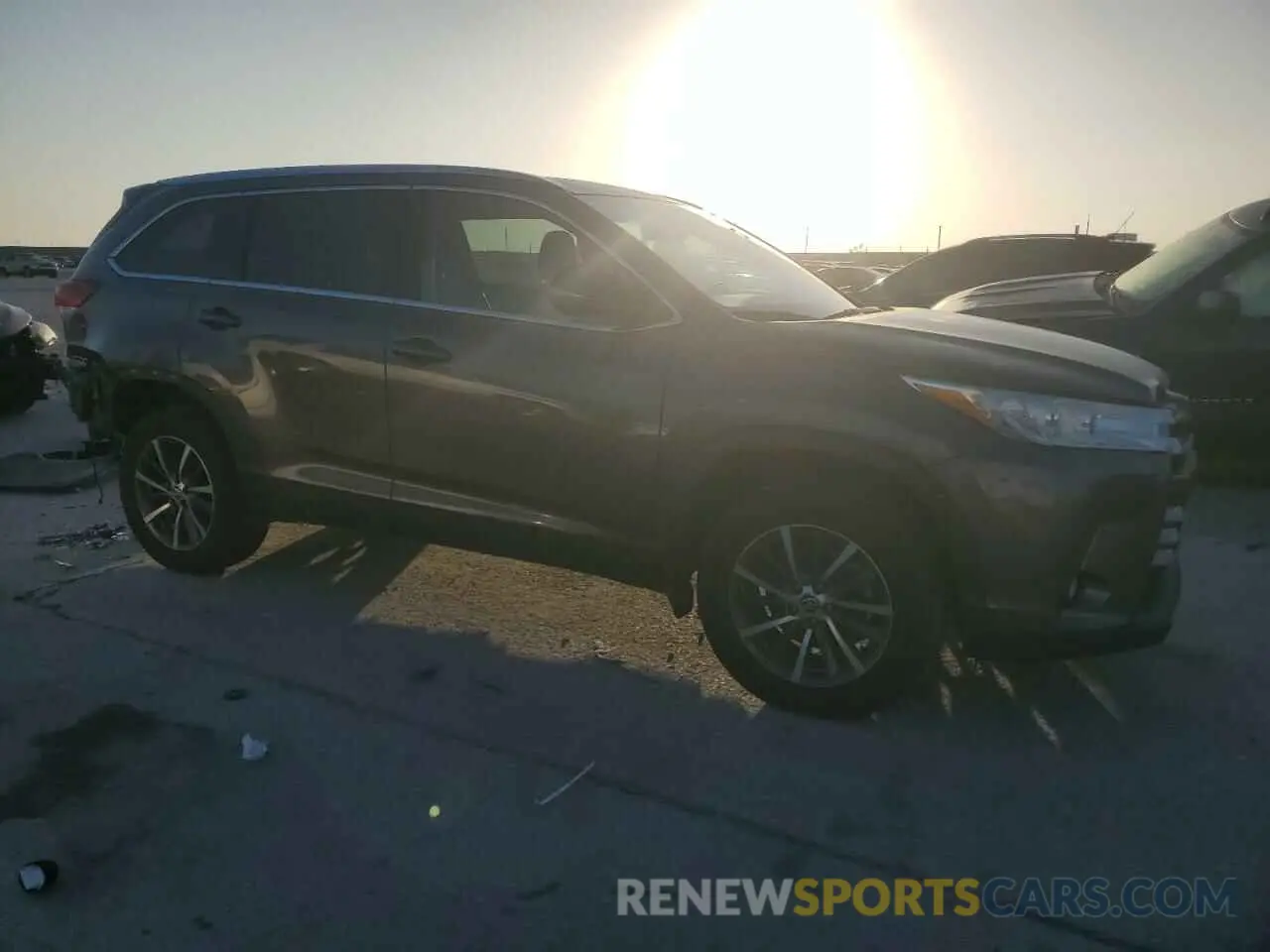 4 Фотография поврежденного автомобиля 5TDKZRFH2KS368003 TOYOTA HIGHLANDER 2019