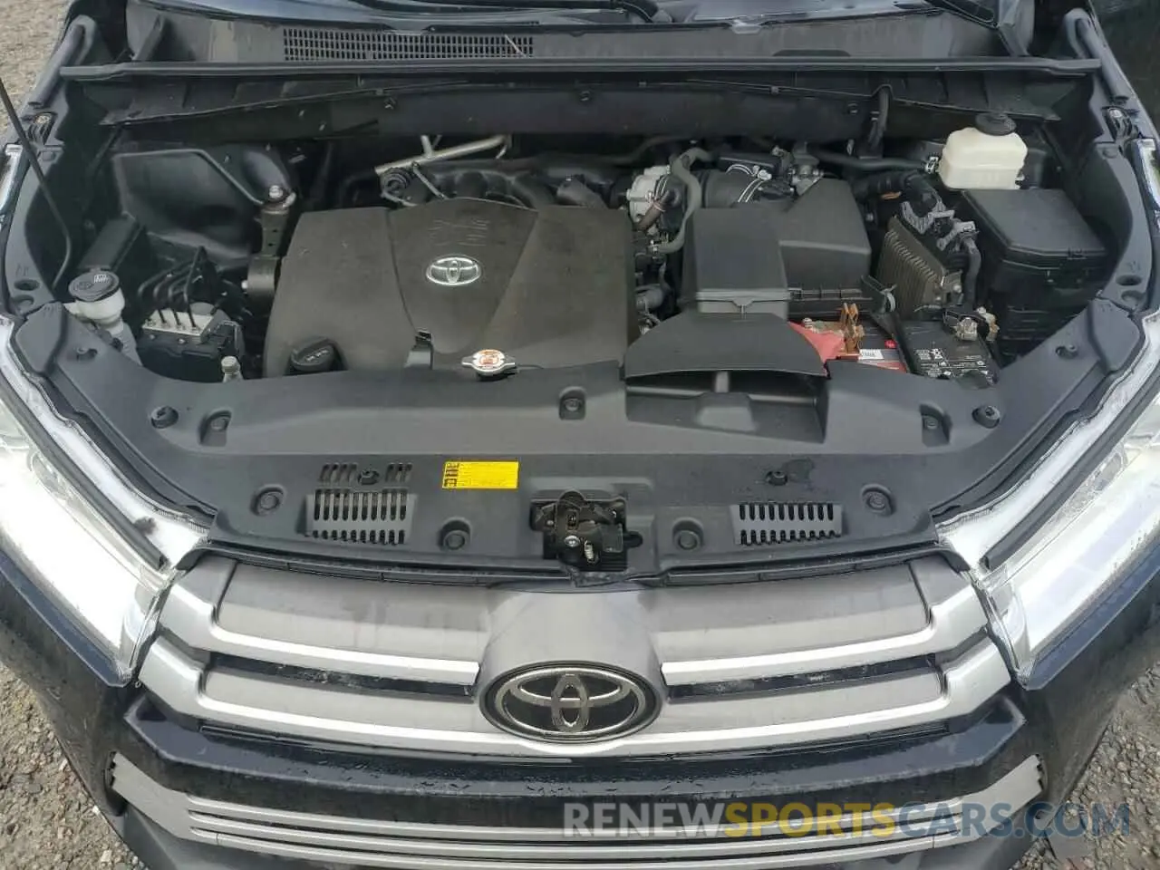 11 Photograph of a damaged car 5TDKZRFH2KS554267 TOYOTA HIGHLANDER 2019