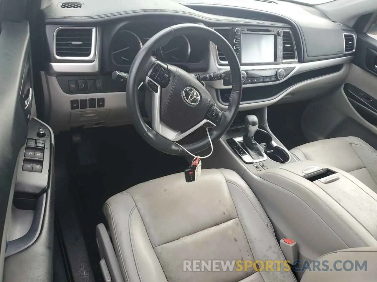 8 Photograph of a damaged car 5TDKZRFH2KS554267 TOYOTA HIGHLANDER 2019