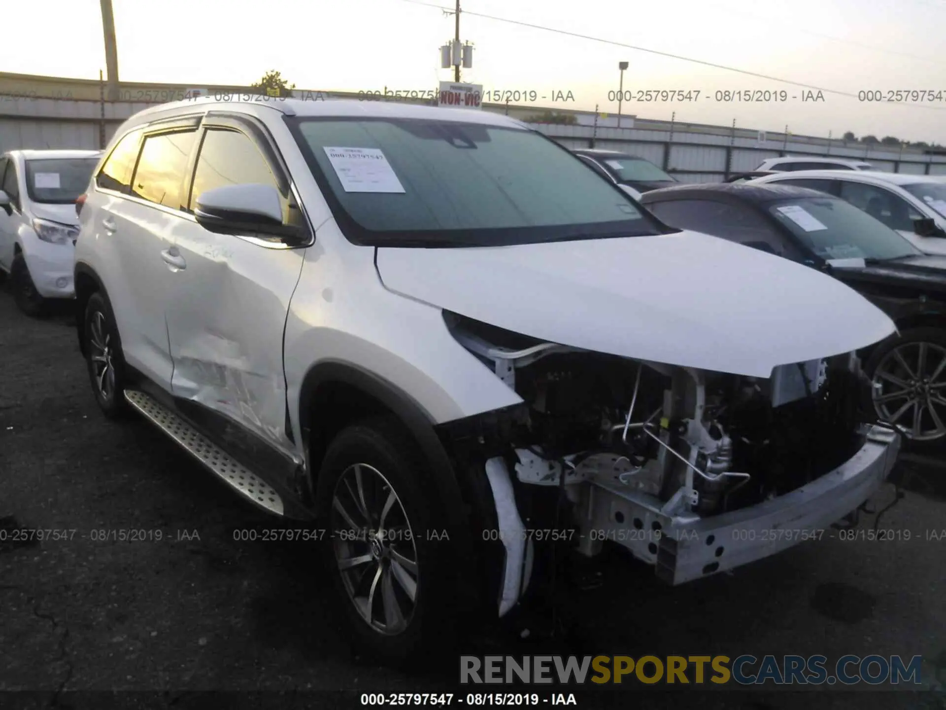 1 Photograph of a damaged car 5TDKZRFH2KS557265 TOYOTA HIGHLANDER 2019
