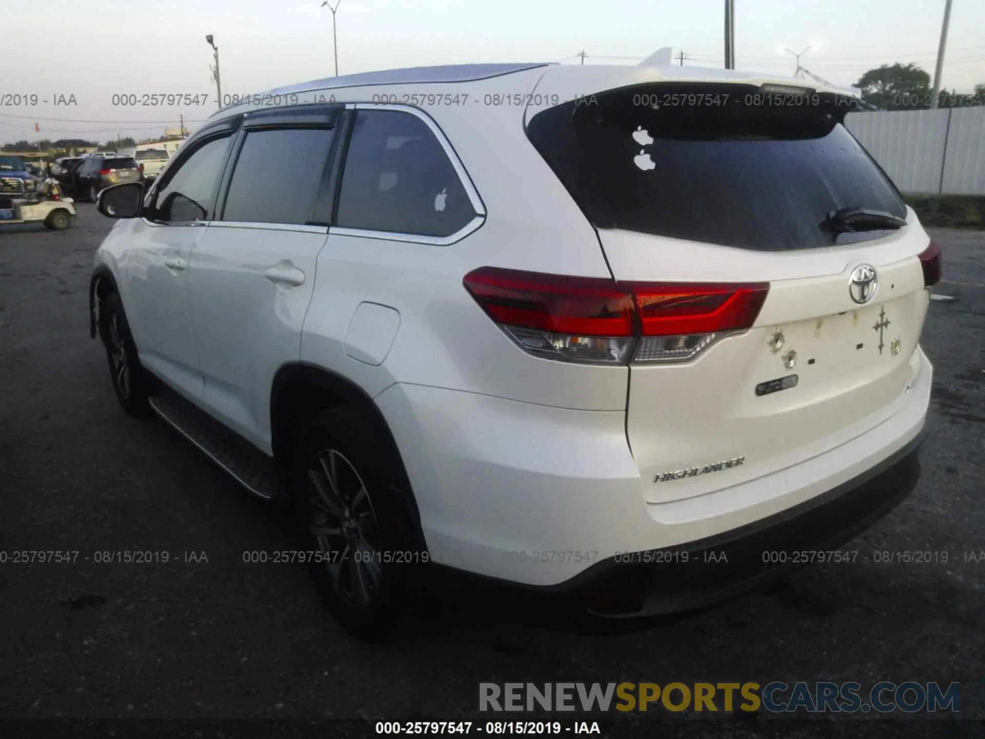 3 Photograph of a damaged car 5TDKZRFH2KS557265 TOYOTA HIGHLANDER 2019