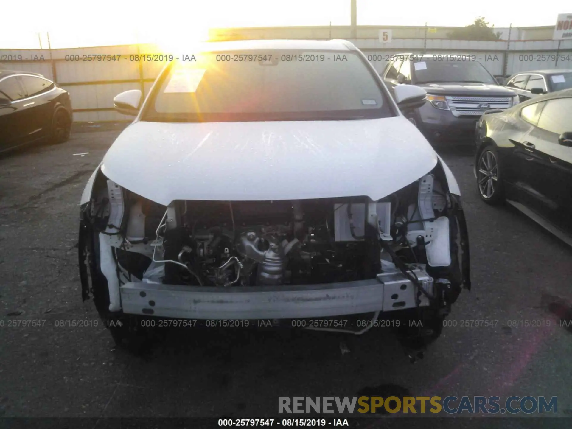 6 Photograph of a damaged car 5TDKZRFH2KS557265 TOYOTA HIGHLANDER 2019