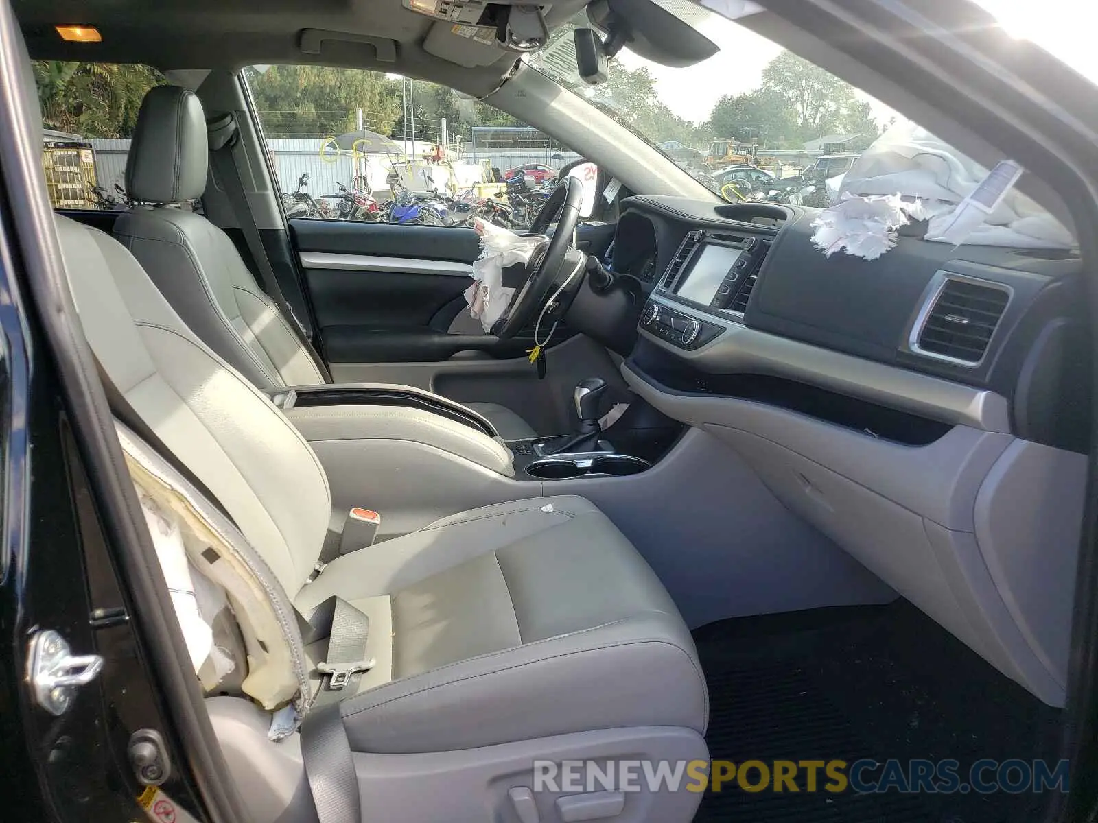 5 Photograph of a damaged car 5TDKZRFH2KS560134 TOYOTA HIGHLANDER 2019