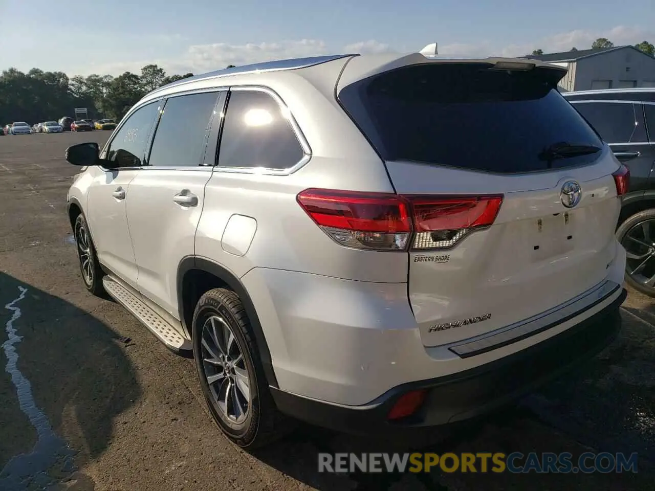 3 Photograph of a damaged car 5TDKZRFH2KS570050 TOYOTA HIGHLANDER 2019