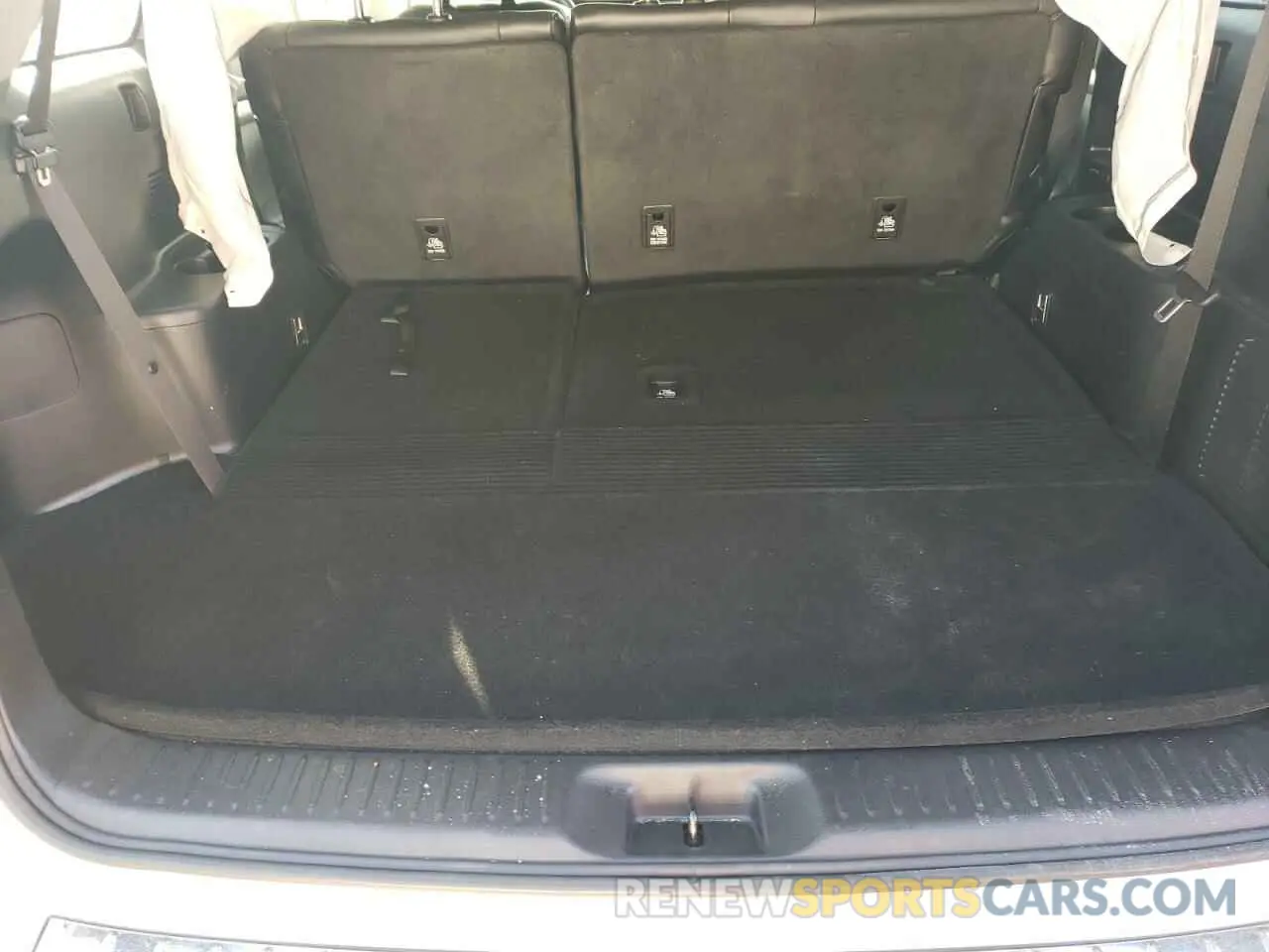 9 Photograph of a damaged car 5TDKZRFH2KS570050 TOYOTA HIGHLANDER 2019