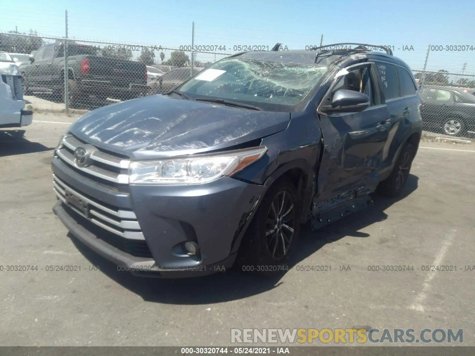 2 Photograph of a damaged car 5TDKZRFH3KS334667 TOYOTA HIGHLANDER 2019