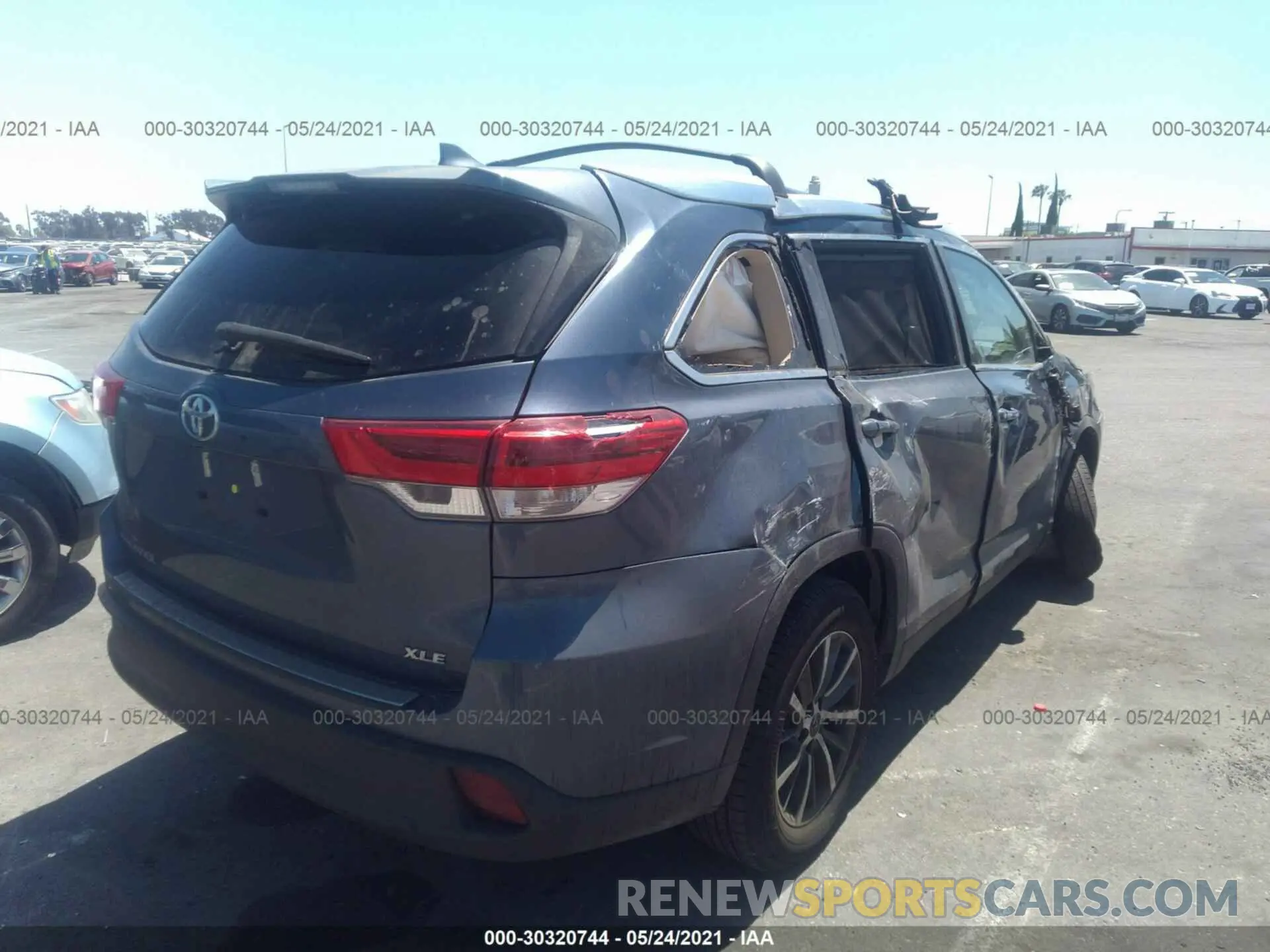 4 Photograph of a damaged car 5TDKZRFH3KS334667 TOYOTA HIGHLANDER 2019