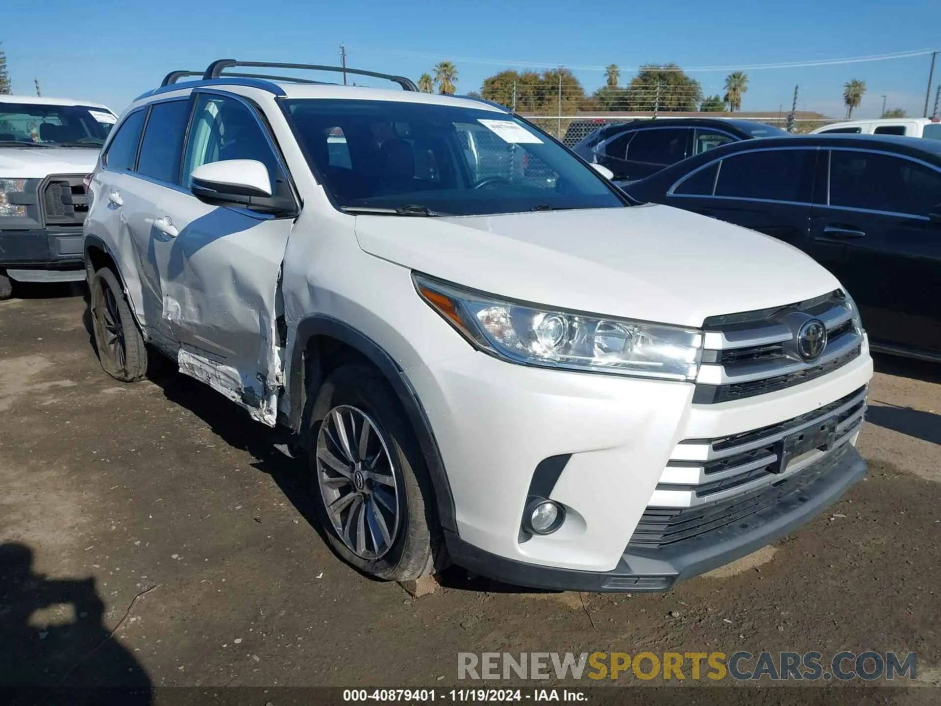 1 Photograph of a damaged car 5TDKZRFH3KS350125 TOYOTA HIGHLANDER 2019