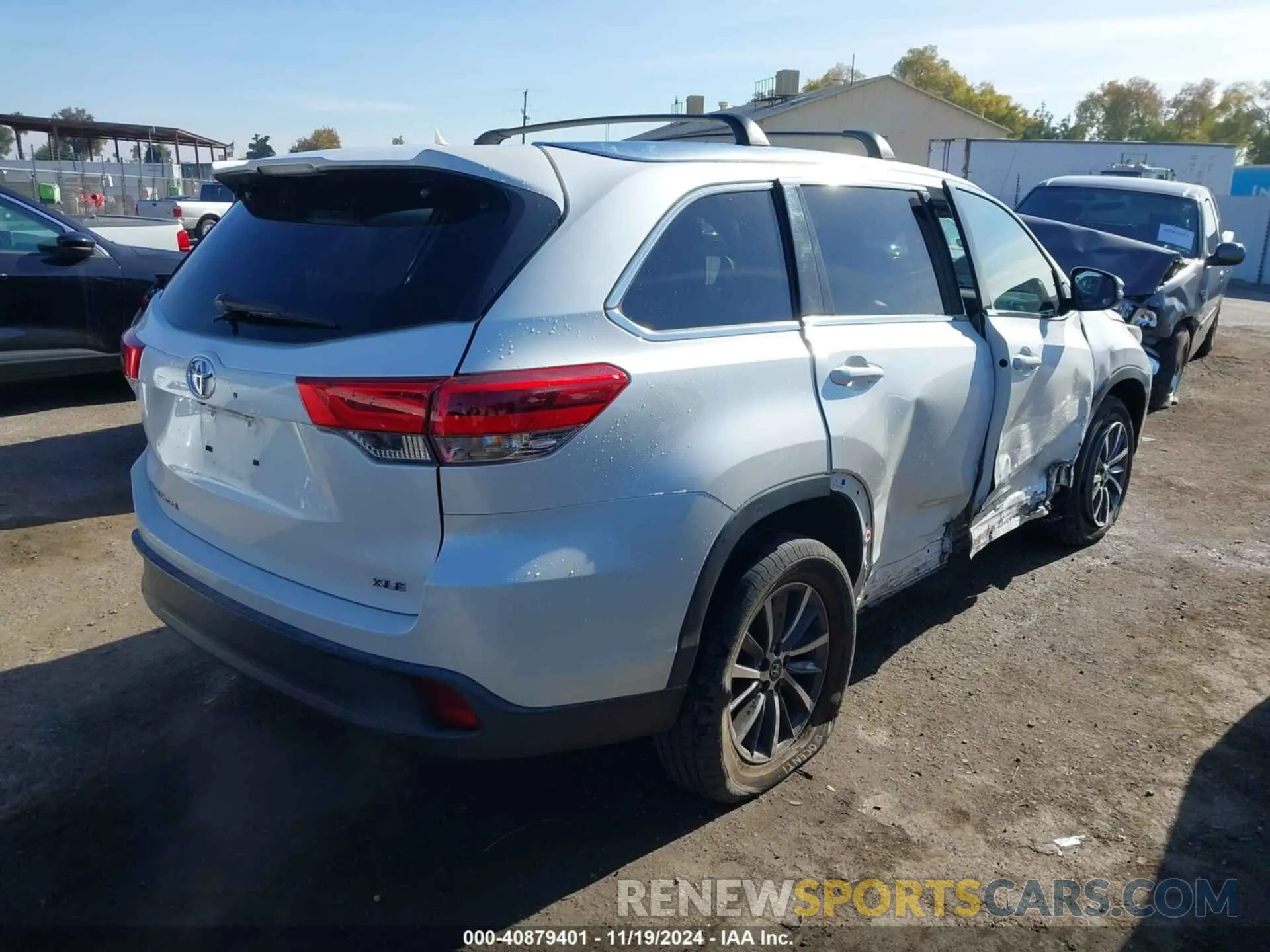 4 Photograph of a damaged car 5TDKZRFH3KS350125 TOYOTA HIGHLANDER 2019