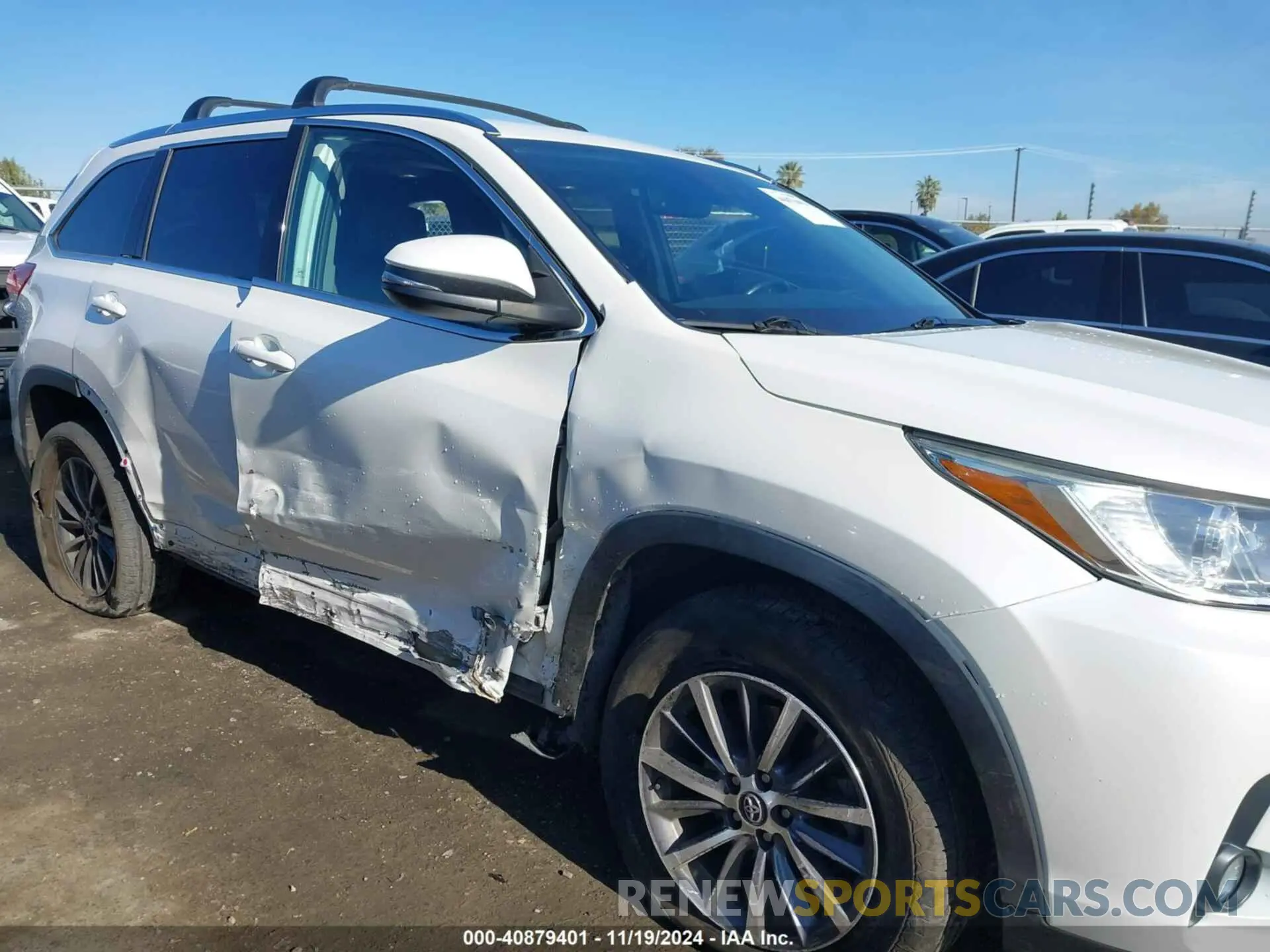 6 Photograph of a damaged car 5TDKZRFH3KS350125 TOYOTA HIGHLANDER 2019